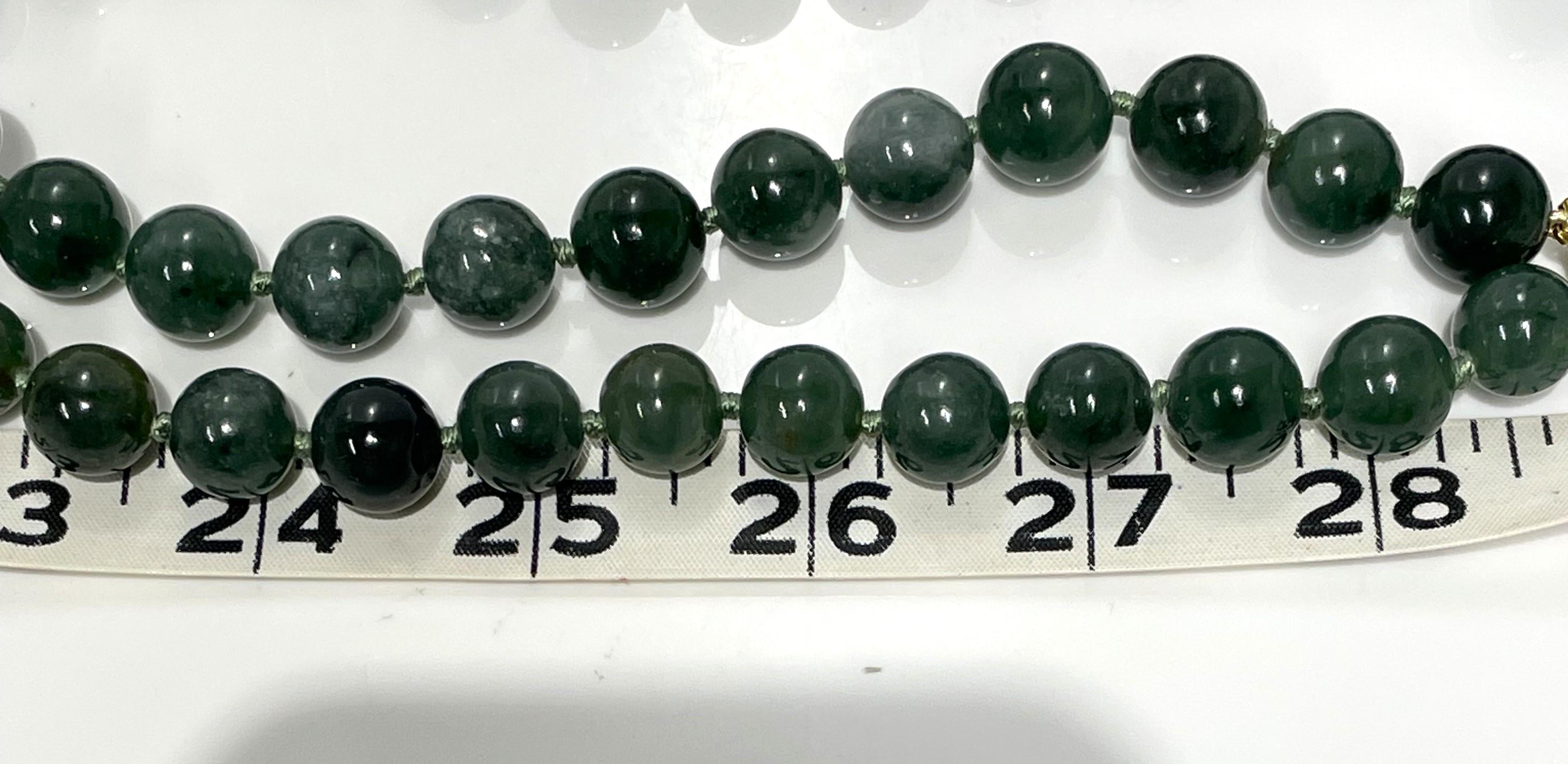 Natürliche grüne Jadeit Jade Perlenkette für Damen oder Herren im Angebot