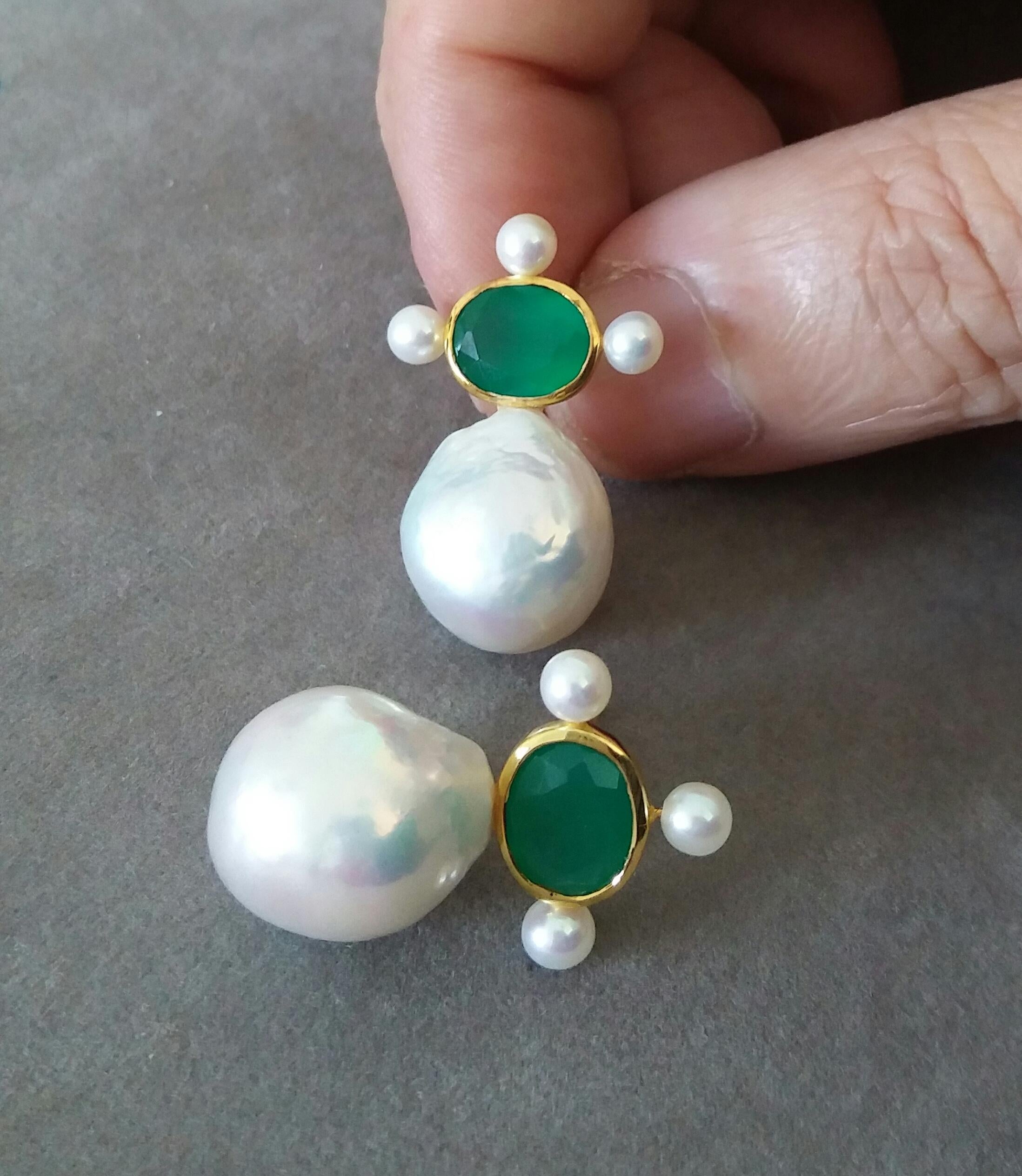 Contemporary Natural Green Onyx 14k Yellow Gold Pear Shape Baroque Pearls Stud Earrings
