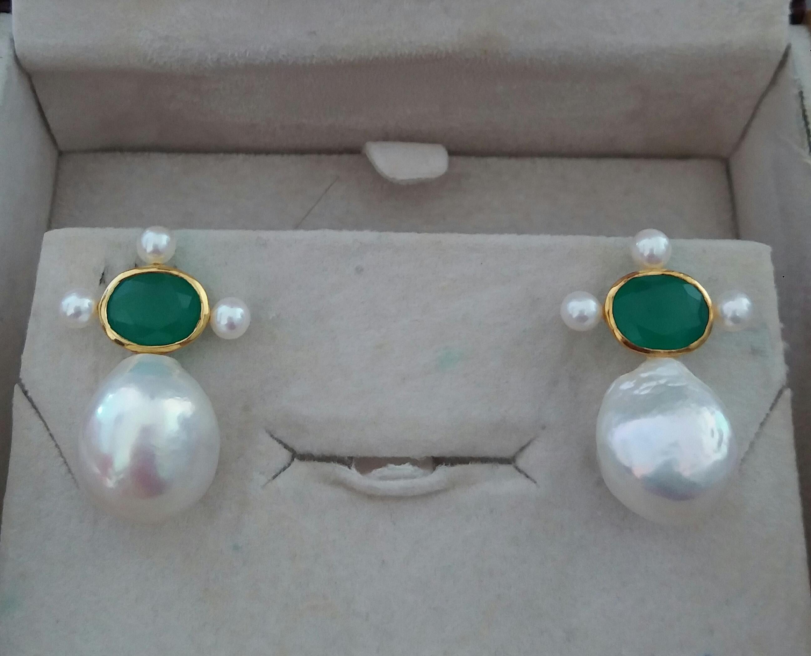 Women's Natural Green Onyx 14k Yellow Gold Pear Shape Baroque Pearls Stud Earrings For Sale