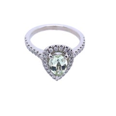 Bague Halo en platine, béryl vert naturel en forme de poire de 0,60 carat et diamants