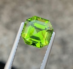 Natürlicher grüner Peridot Edelstein: 2.91 Asscher Schliff August Geburtsstein