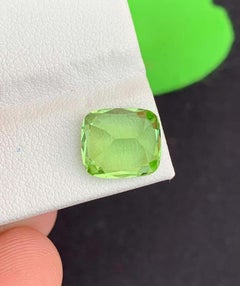Gemma di peridoto verde naturale: peridoto taglio cuscino da 5,62 carati dal Pakistan