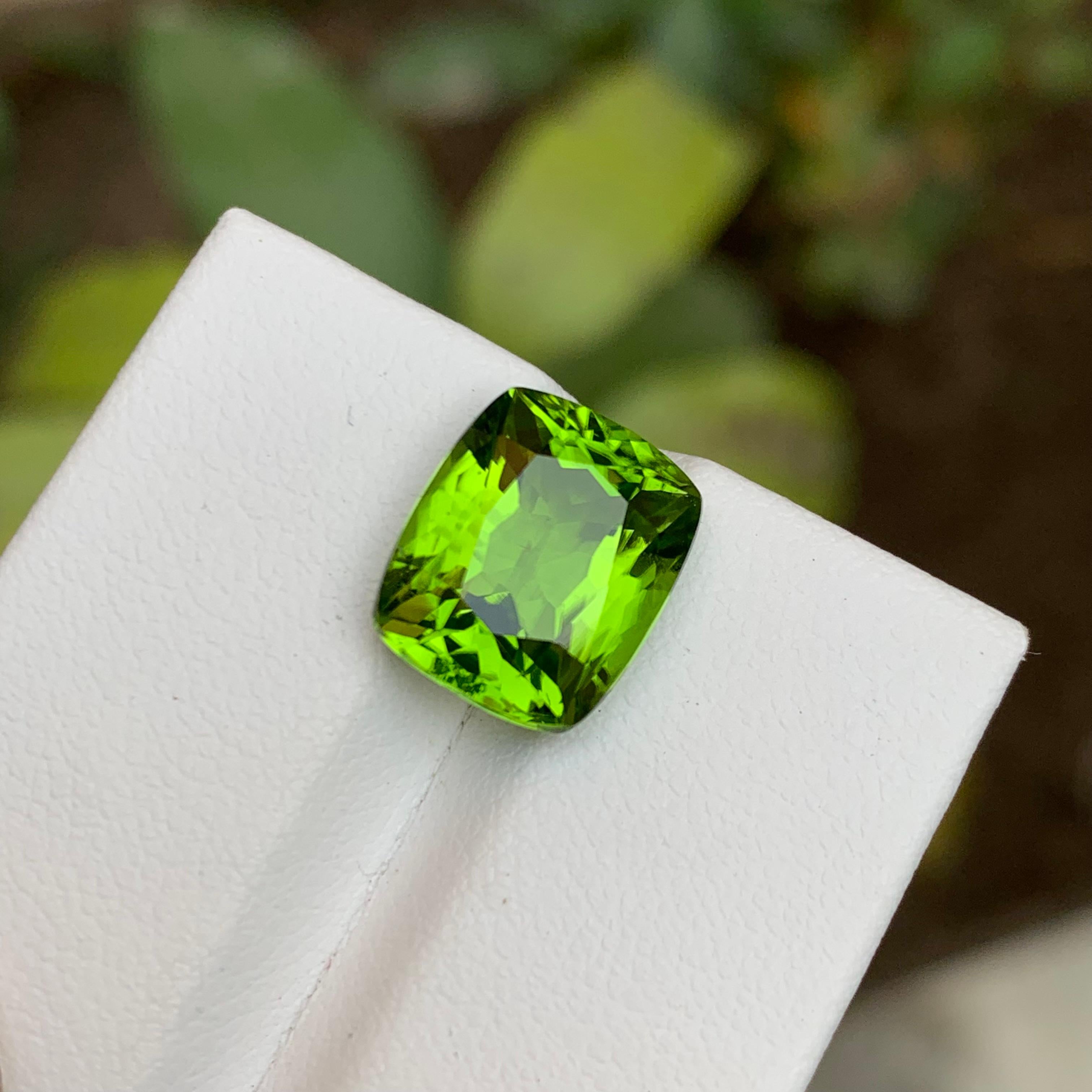 Natural Green Peridot Gemstone, 7 Carat Fancy Cushion Cut-Pendant, Jewelry Pak For Sale 2