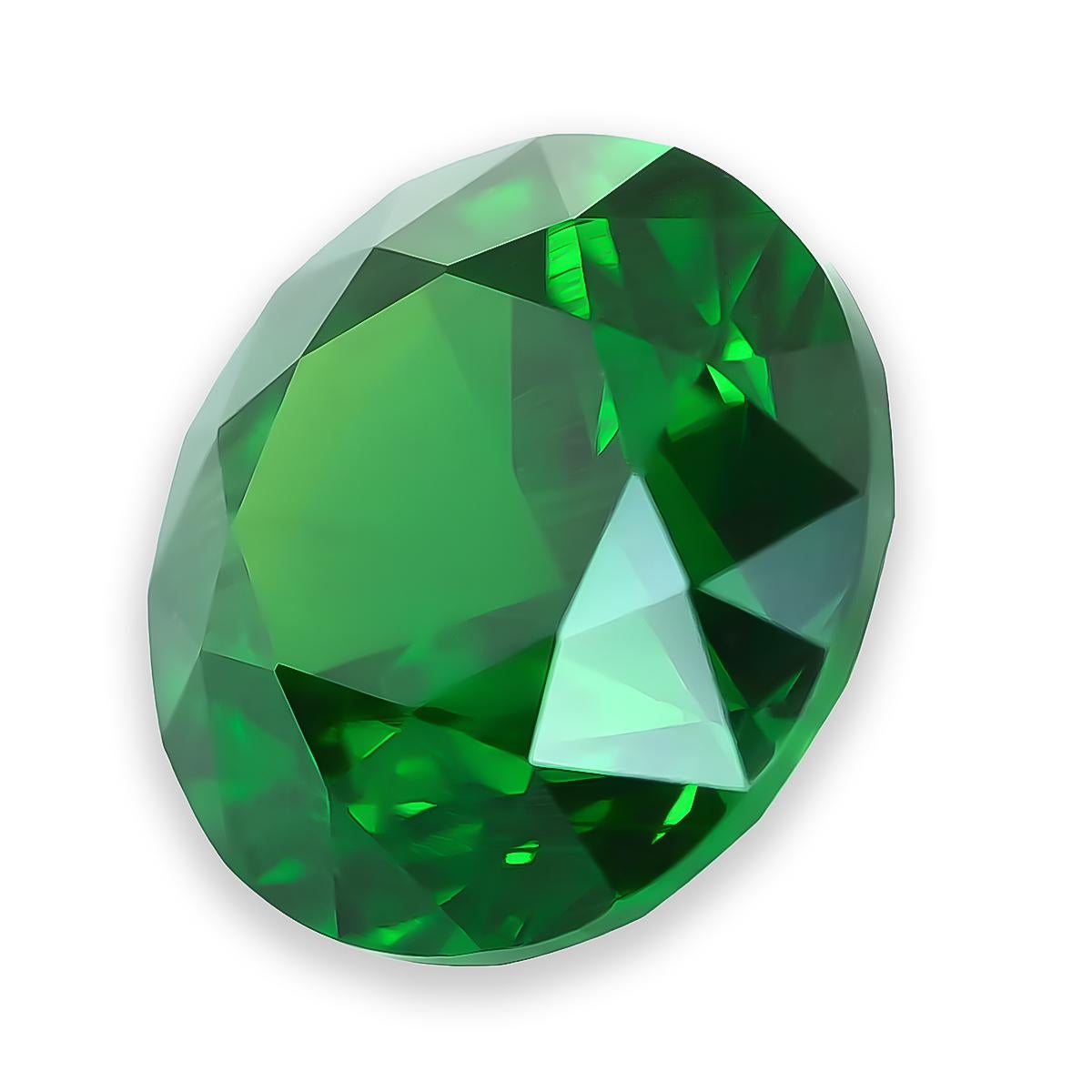 Ce rare grenat démantoïde russe présente une teinte verte captivante et une brillance exceptionnelle. Sa taille brillante/étagée améliore la dispersion de la lumière, créant un éclat ardent propre à cette pierre précieuse très recherchée.

Détails