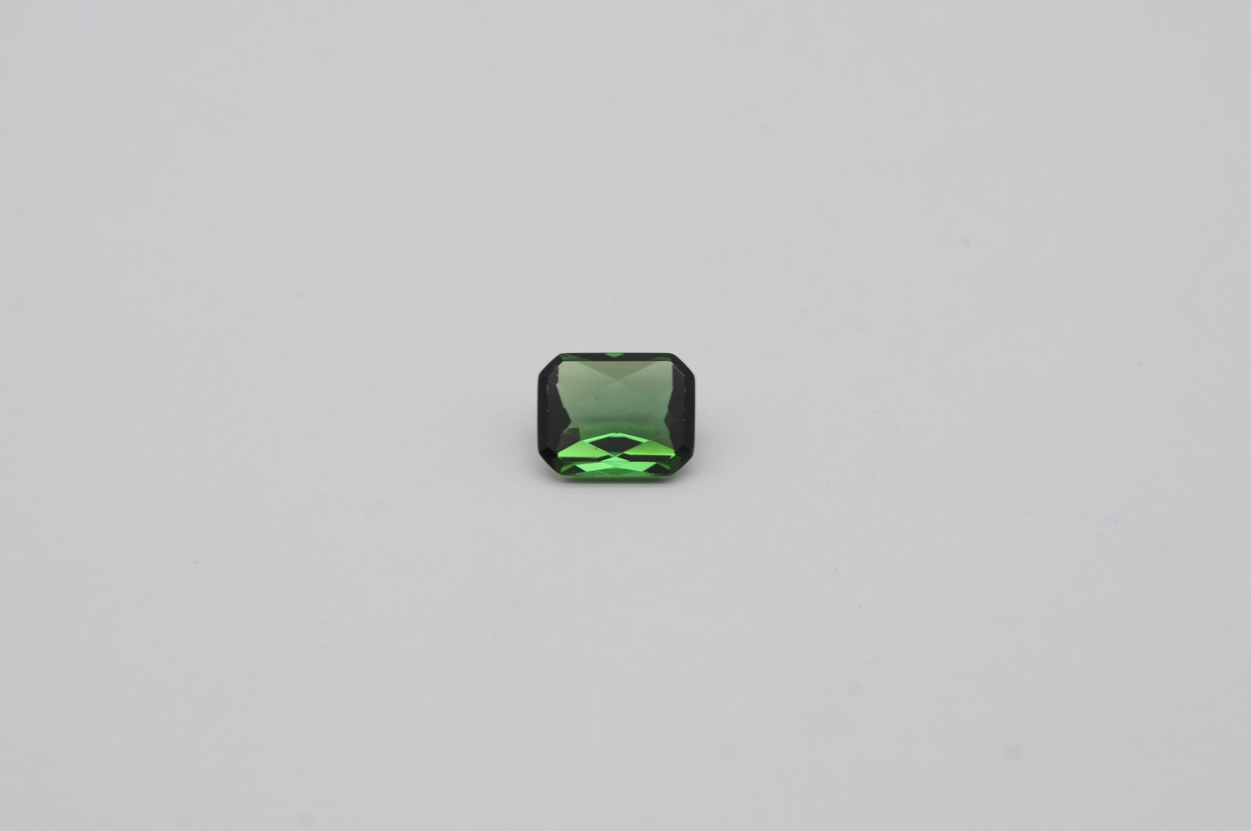 Aesthetic Movement Natural Green Tourmaline – 5.9 ct For Sale