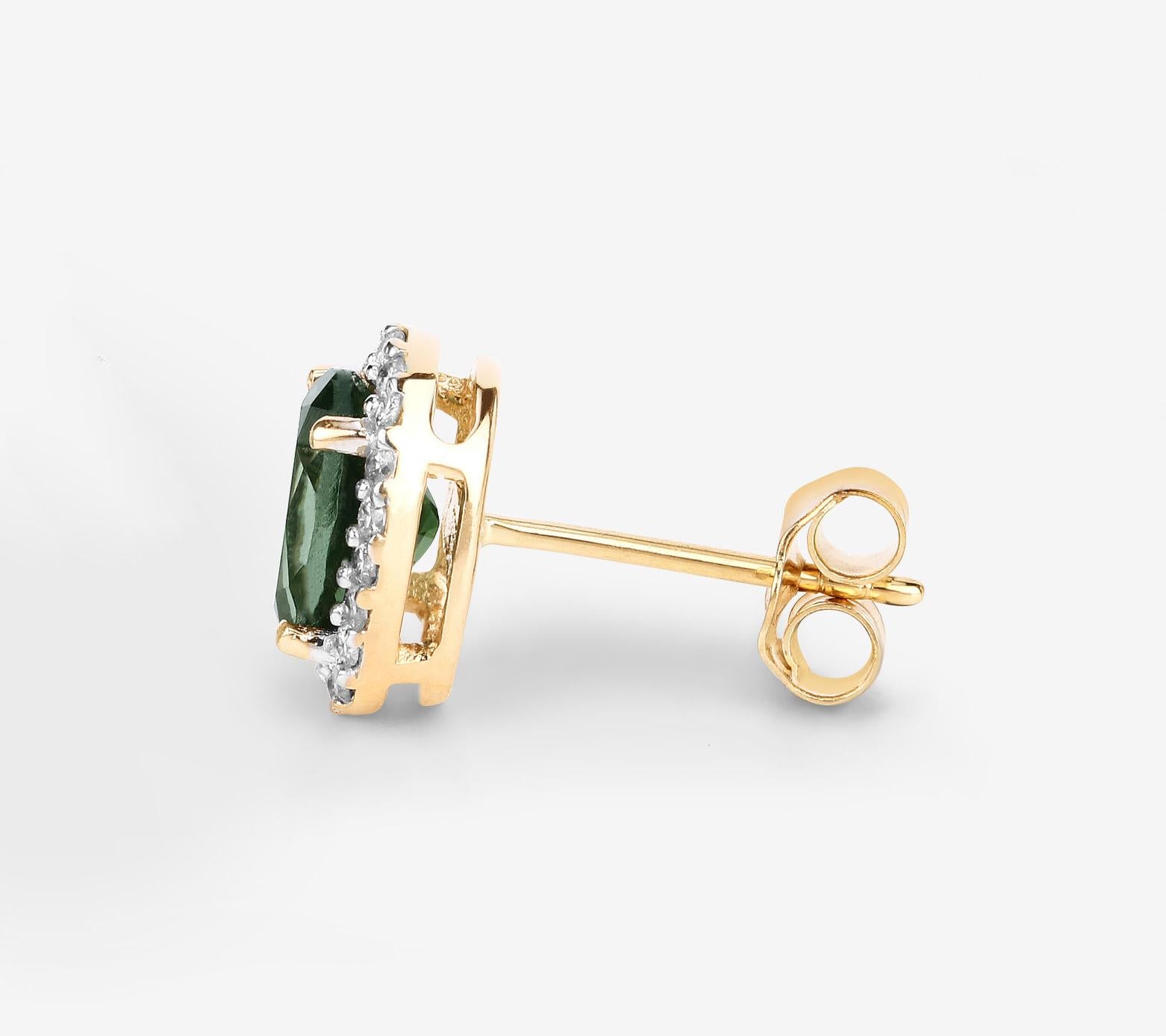 Natürlicher grüner Turmalin und Diamant-Halo-Ohrringe 2 Karat 14K Gelbgold im Zustand „Hervorragend“ im Angebot in Aliso Viejo, CA