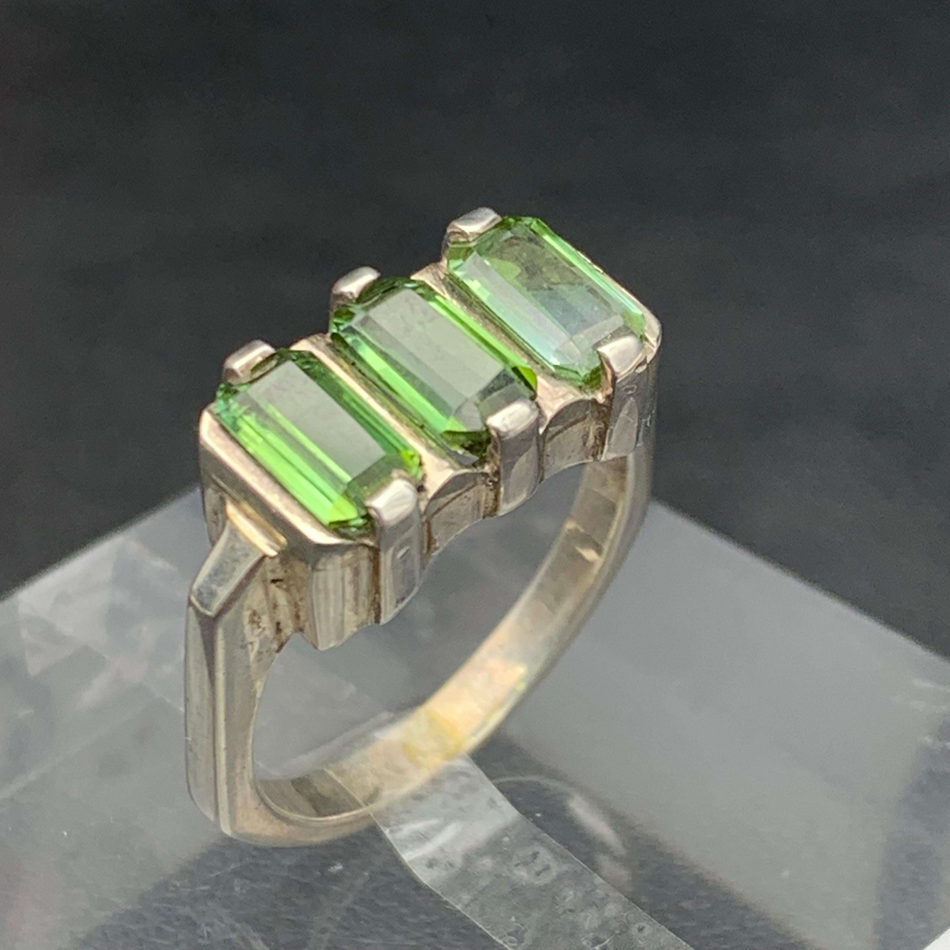 Anello a fascia con tormalina verde naturale in argento 925 - Gioielli fatti a mano in vendita 6