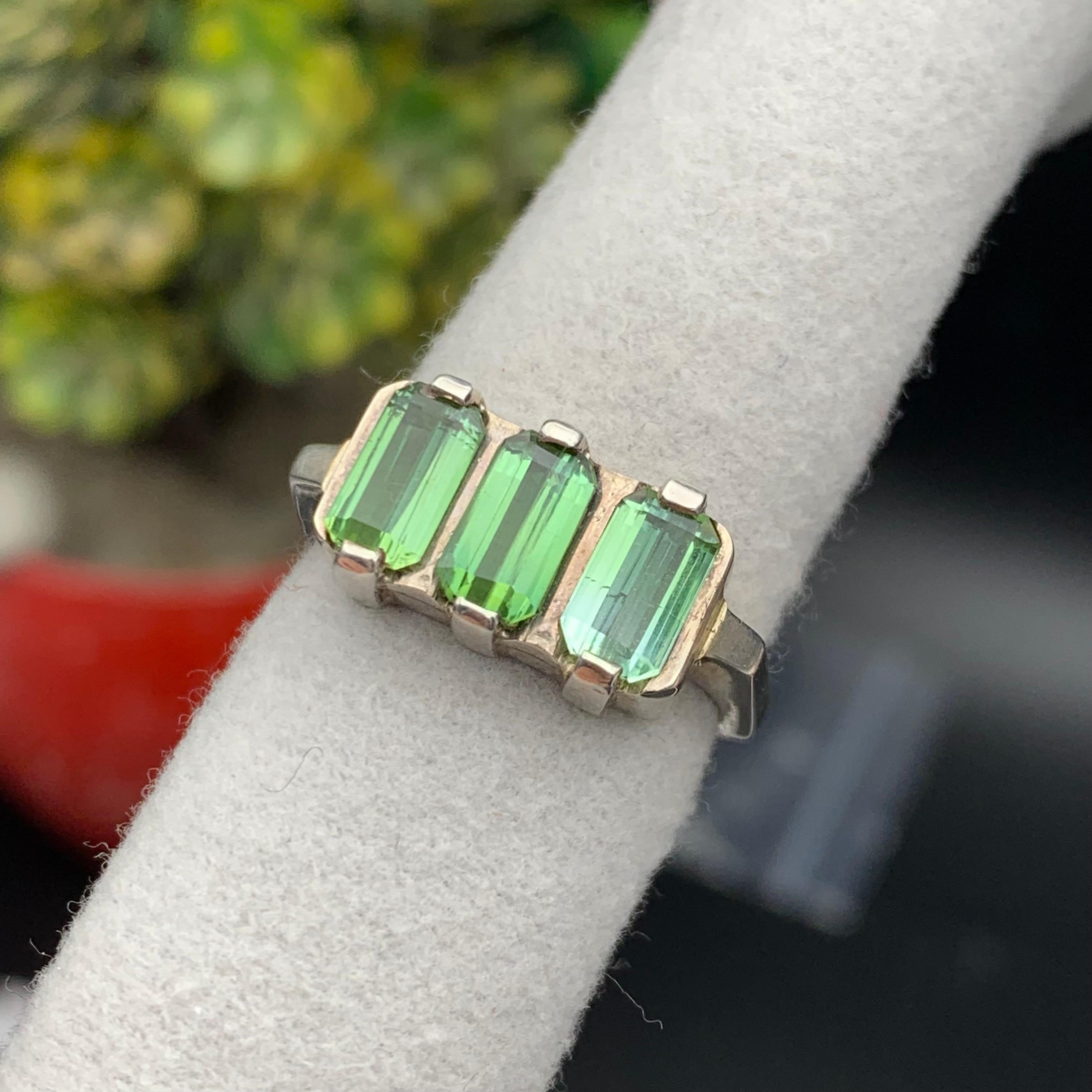 Anello a fascia con tormalina verde naturale in argento 925 - Gioielli fatti a mano In condizioni Nuovo in vendita a Peshawar, PK