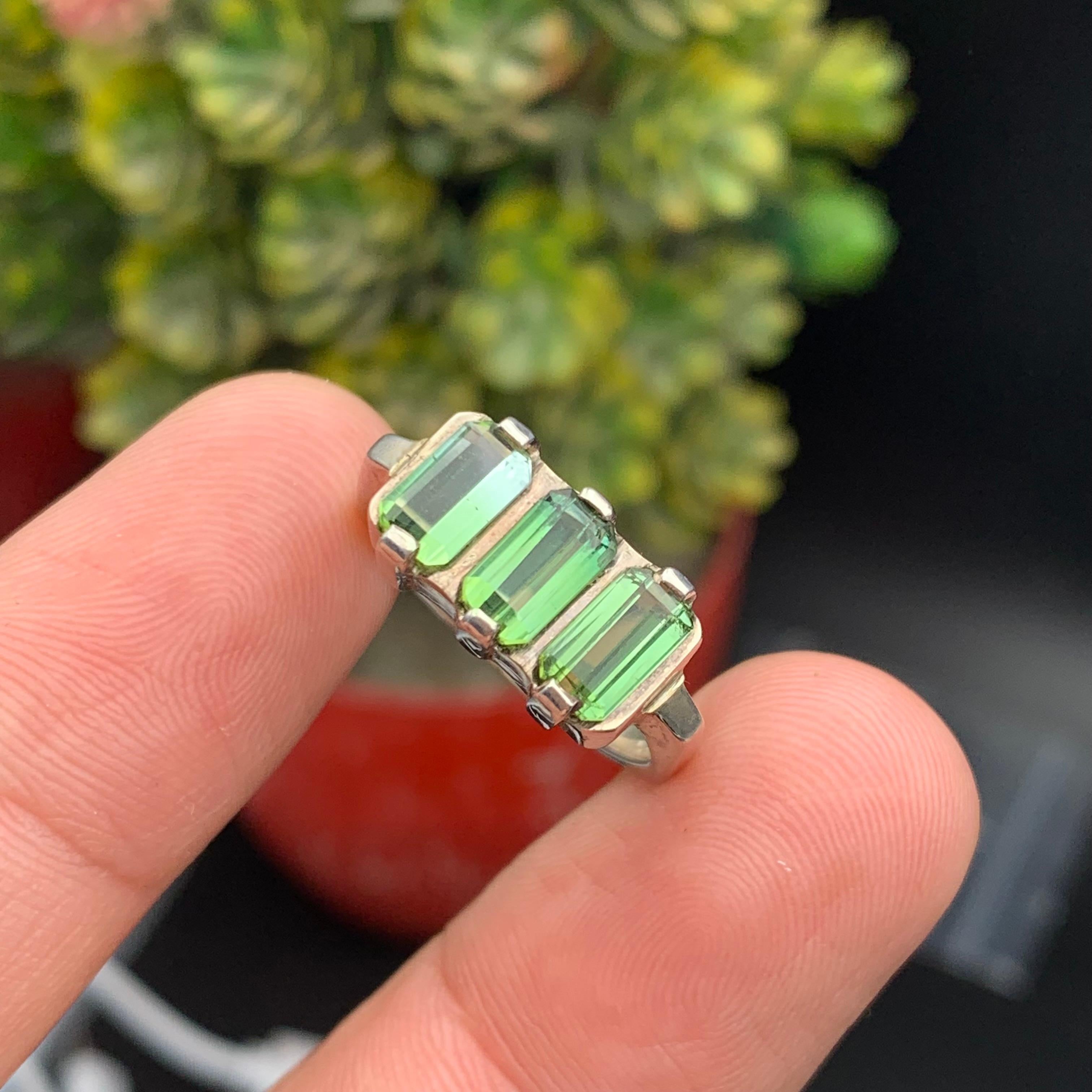 Anello a fascia con tormalina verde naturale in argento 925 - Gioielli fatti a mano in vendita 3