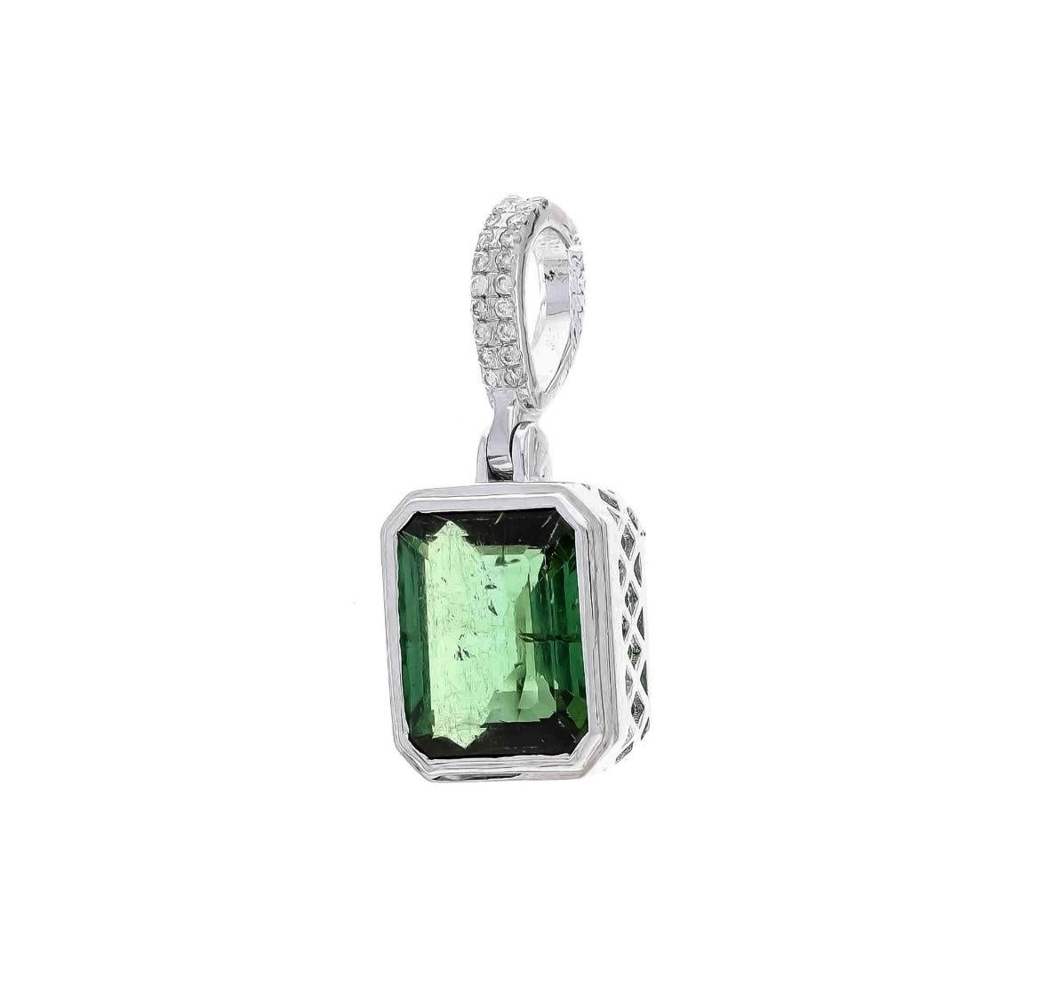 Taille mixte Pendentif en or 14k avec diamant et tourmaline verte naturelle en vente