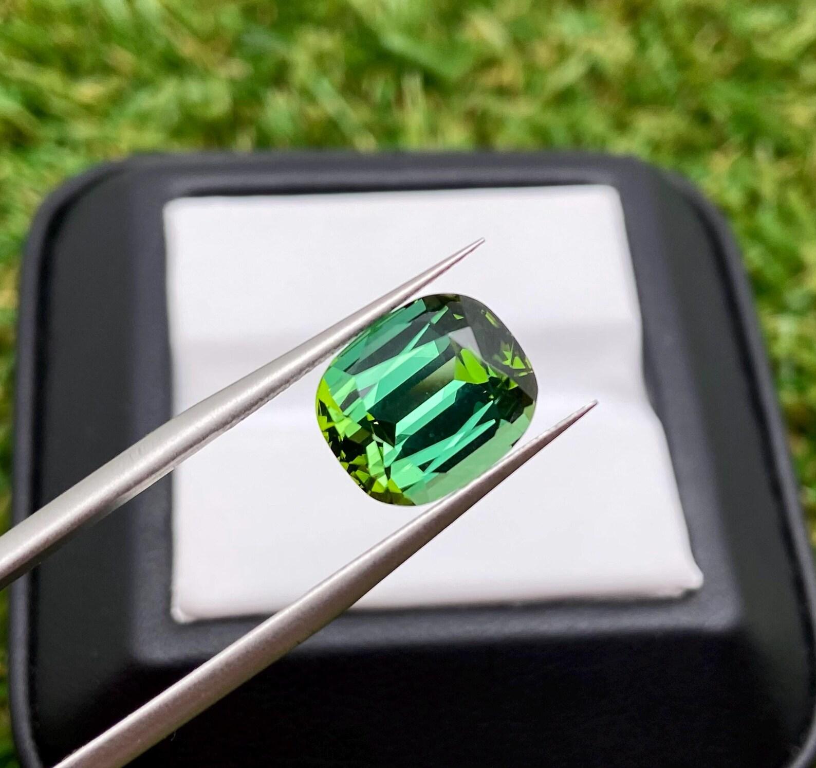 Taille coussin Tourmaline verte naturelle en vrac 5,41 ct. Coupe coussin, Origine Afghanistan en vente