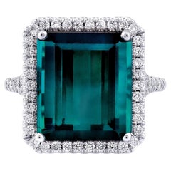 Anillo de oro blanco de 14 quilates con diamantes y turmalina verde natural de 11,92 quilates