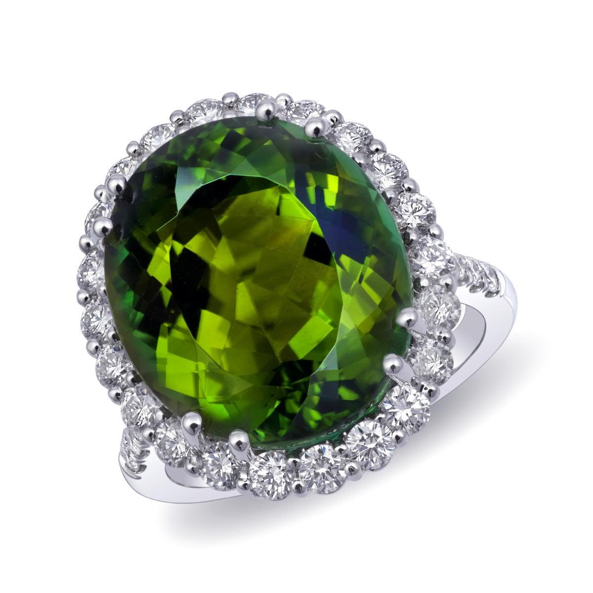 This exquisite 18K white gold ring showcases the enchanting beauty of a natural green tourmaline, perfectly complemented by sparkling diamonds. The blend of gemstones and craftsmanship creates a piece of timeless elegance and sophistication, ideal