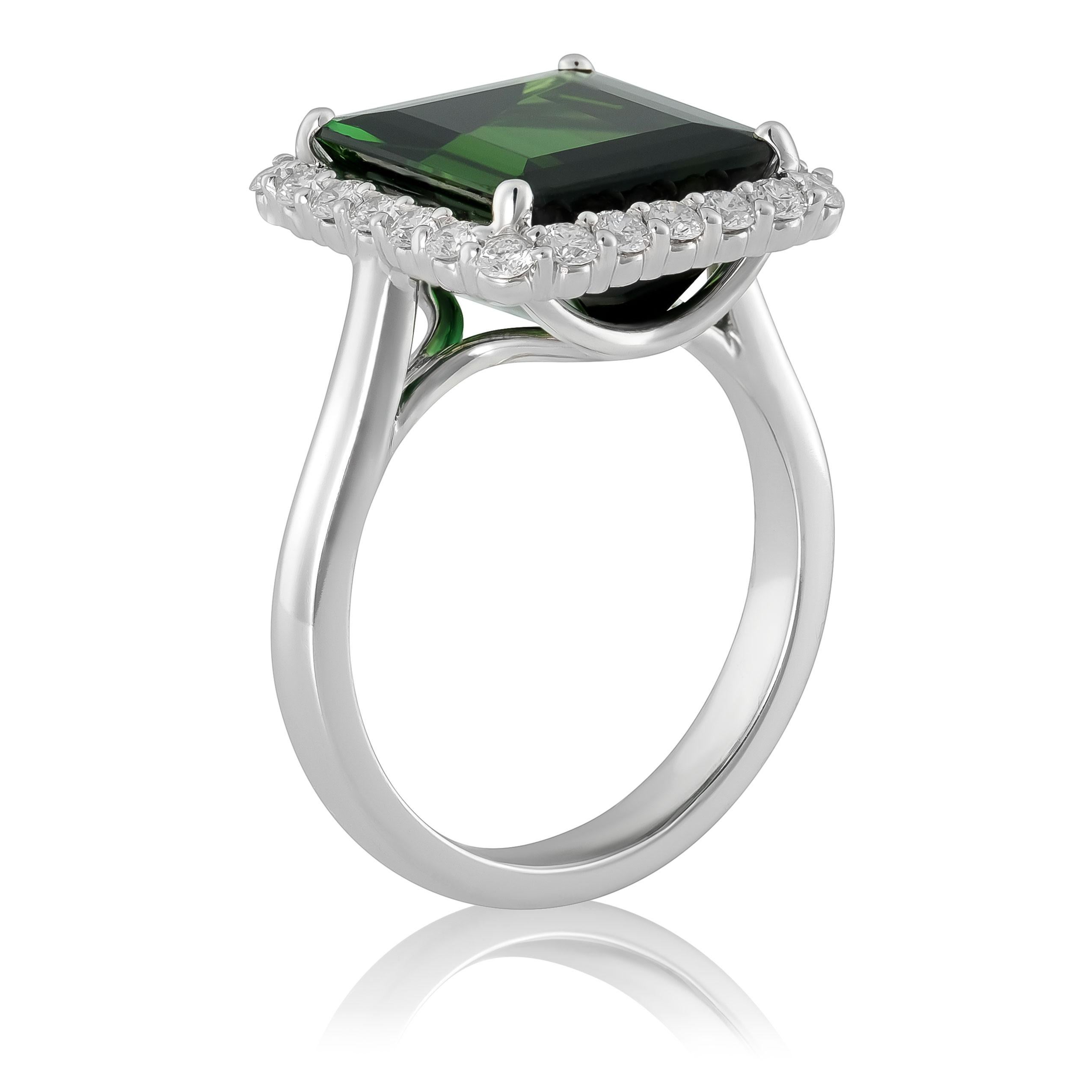 Turmalina verde natural de 6,50 quilates en anillo de oro blanco de 14 quilates con diamantes Corte mixto en venta