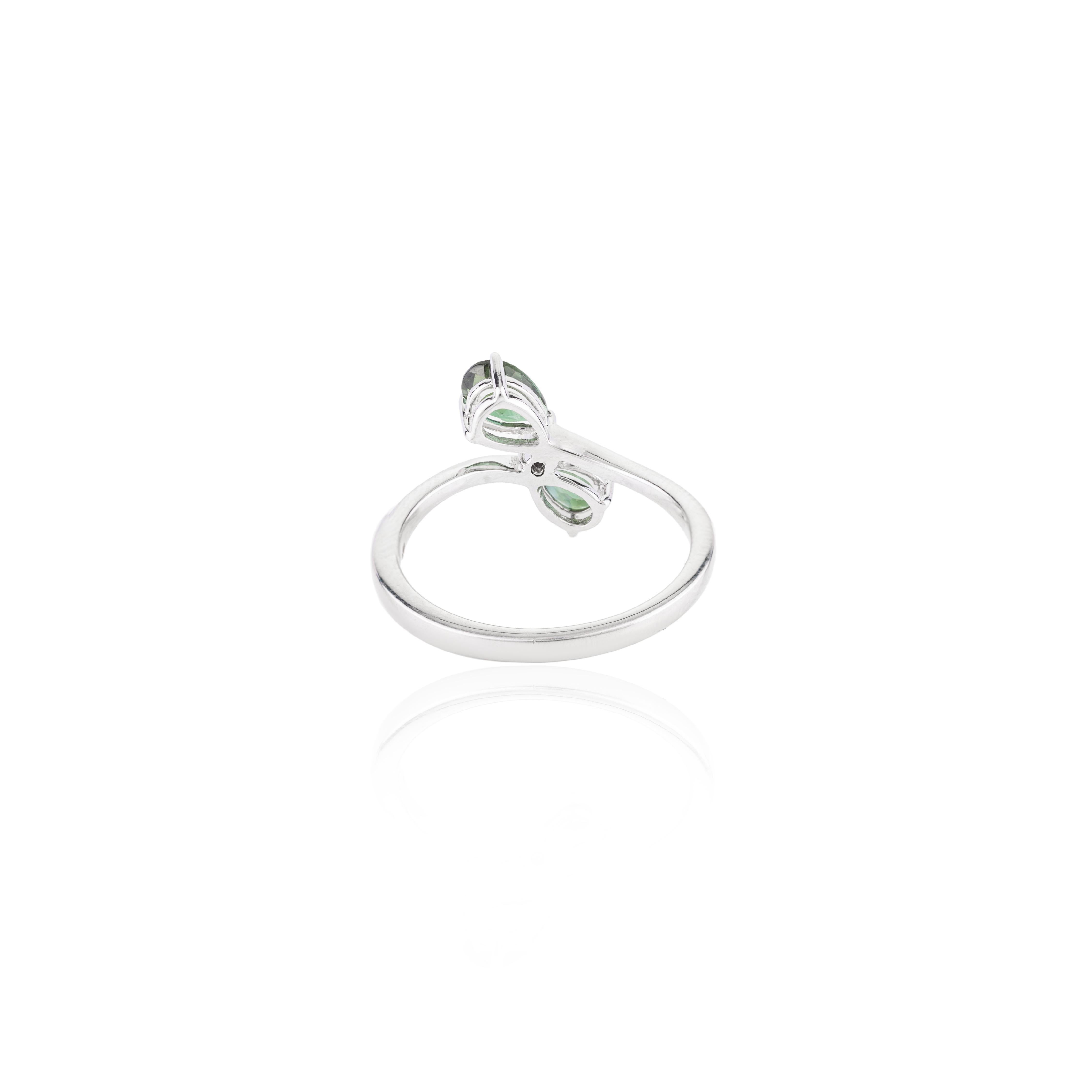 Im Angebot: Natürlicher Grüner Turmalin-Diamant-Zwei-Stein-Ring aus 14k Weißgold () 5