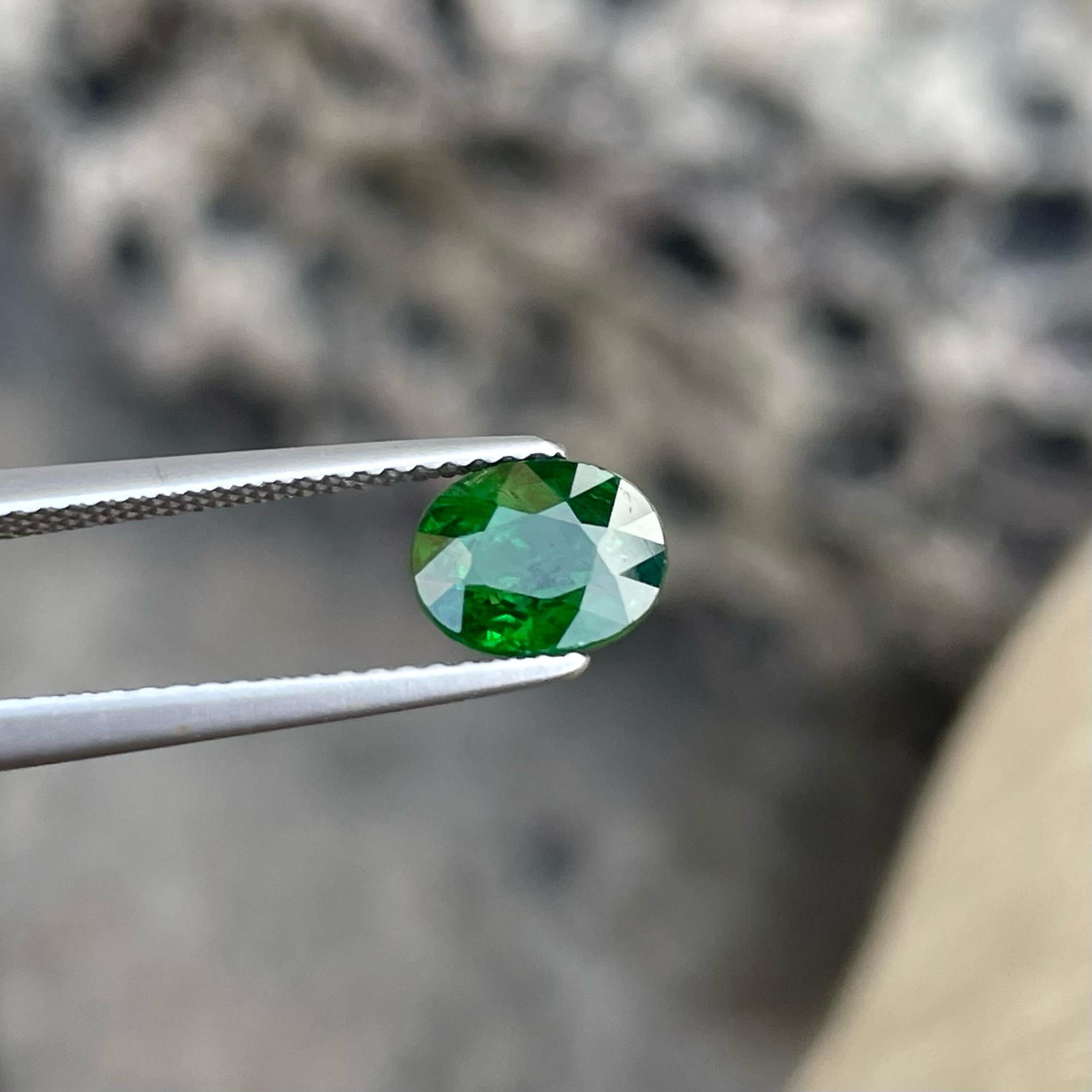 green garnet stone