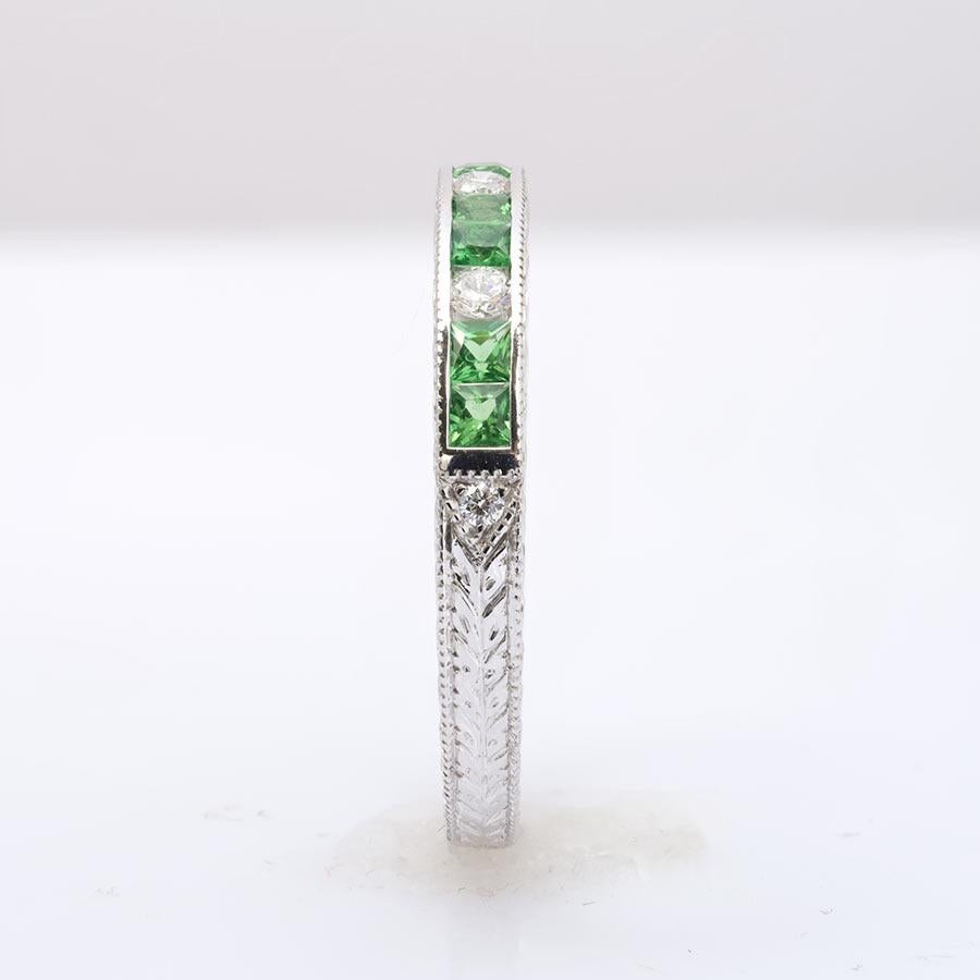 Gemma Greene & Greene naturale 0,36 carati in anello impilabile 18KWG con diamanti In condizioni Nuovo in vendita a Los Angeles, CA