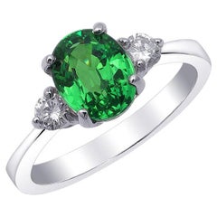 Gema Tsavorita Verde Natural 2,08 cts en Anillo de Oro Blanco de 18K con Diamantes