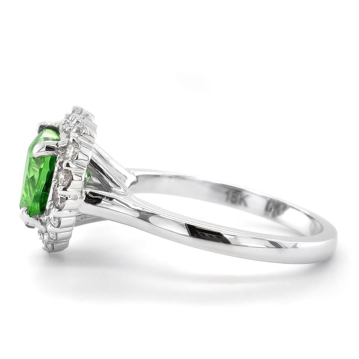Natural Green Tsavorite Gemstone 2.79 cts in 18K White Gold Ring with Diamonds In New Condition For Sale In Los Angeles, CA