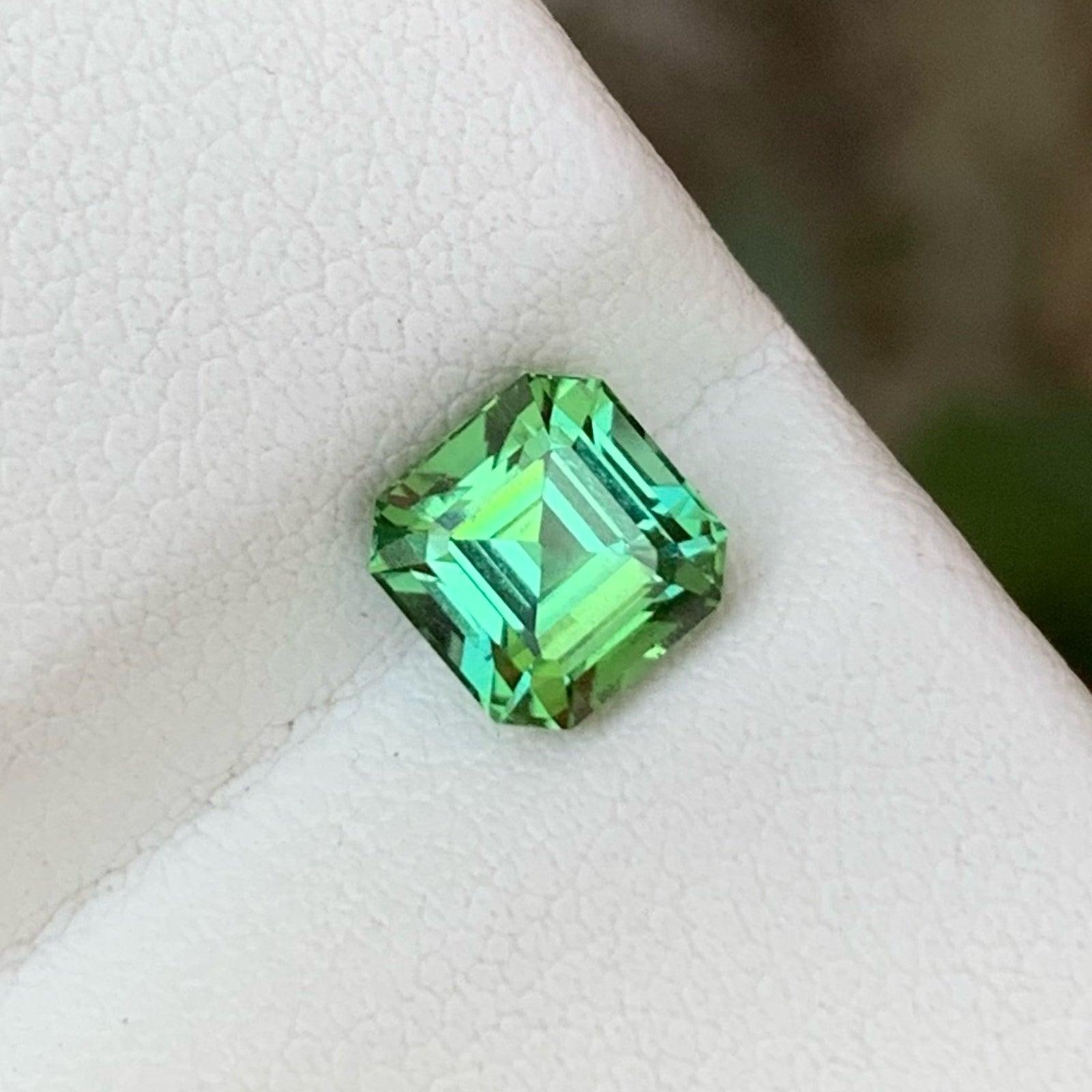 Natural Greenish Blue Loose Tourmaline Gem 1.50 Carats Faceted Tourmaline Ring In New Condition For Sale In Bangkok, TH
