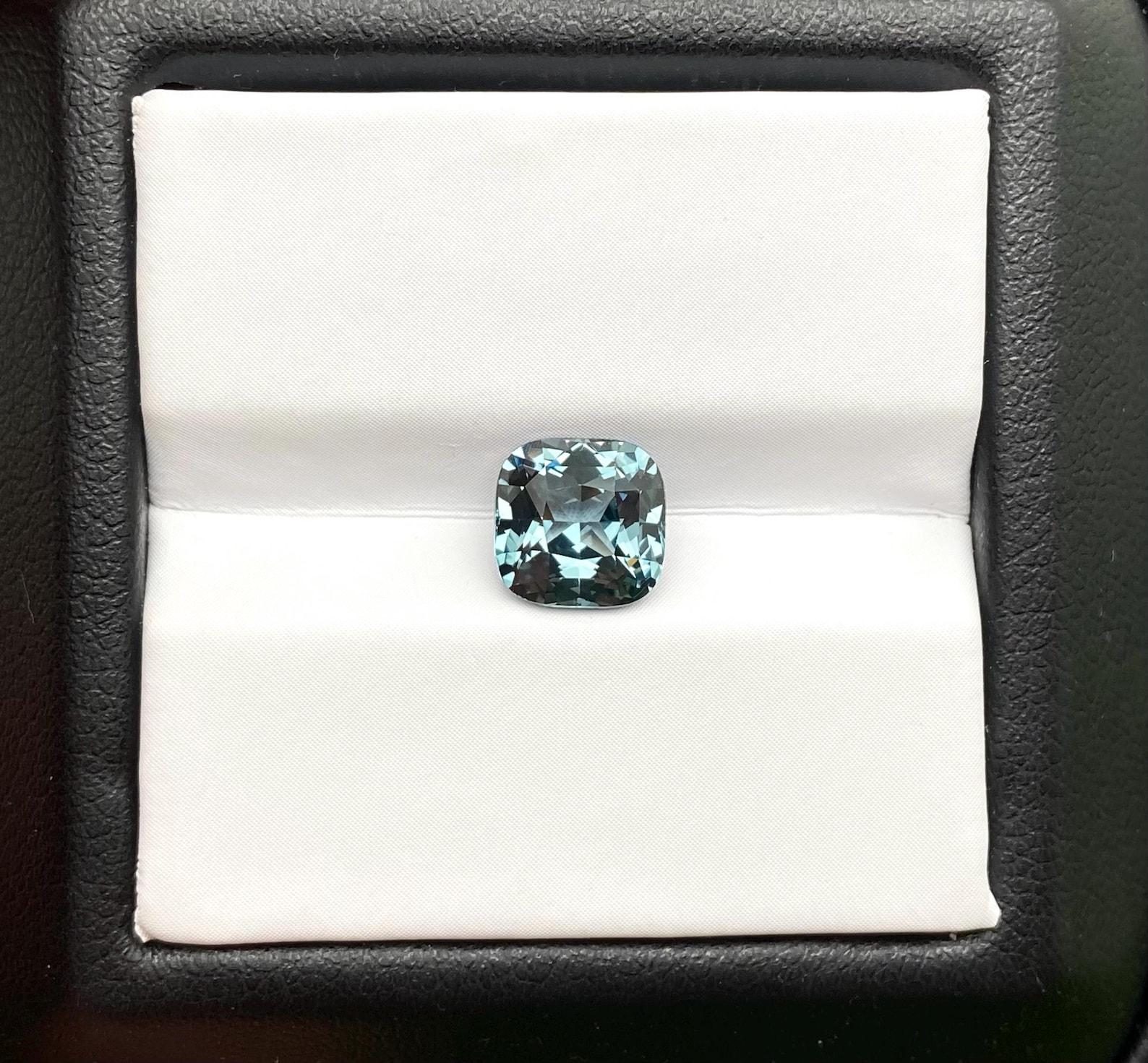Women's or Men's Natural Grey-blue Spinel loose gemstone 2.05 ct., cushion cut, Origin Tanzania For Sale