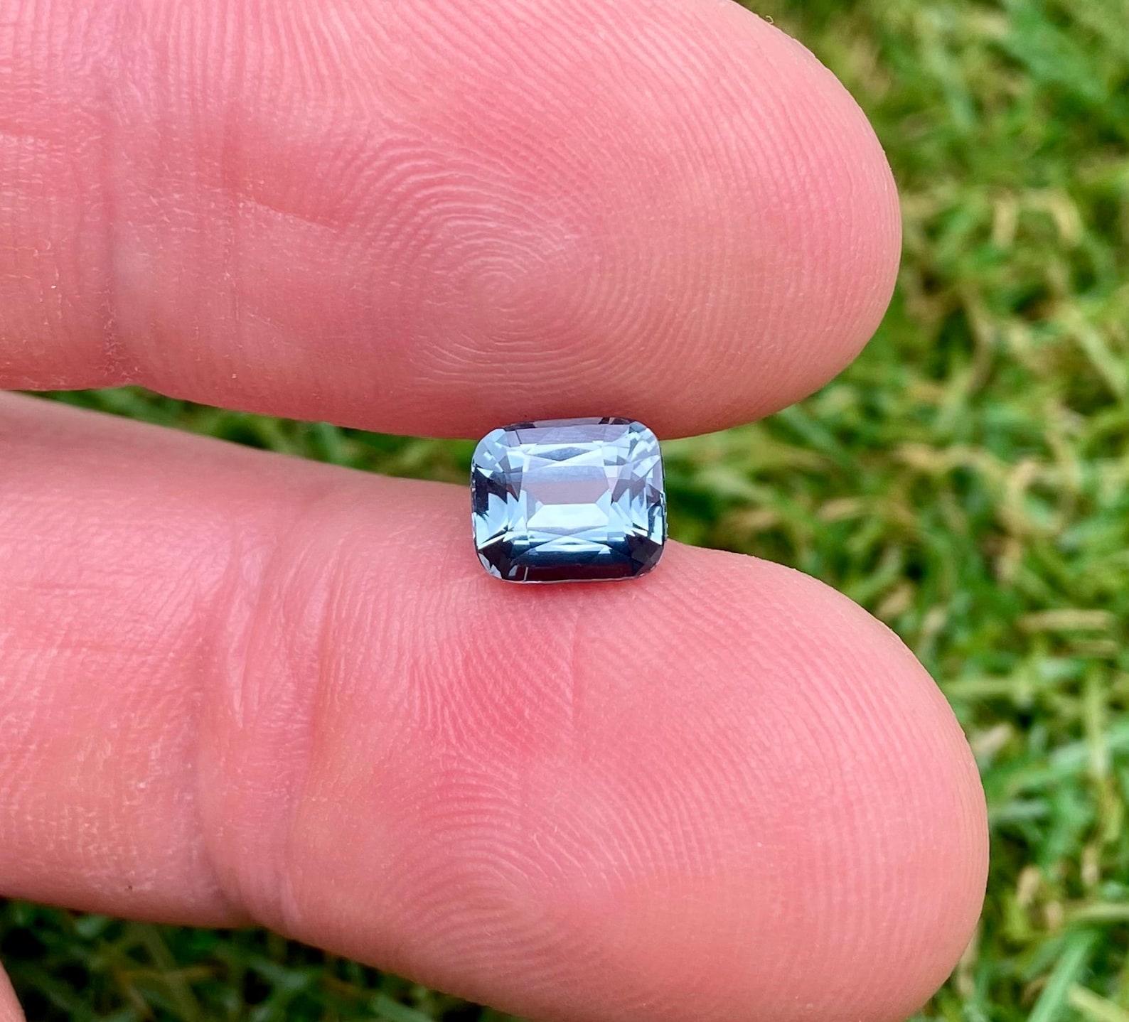Gemma sciolta di Spinello grigio-blu naturale da 2.06 ct. Alta qualità, Cuscino, Tanzania in vendita 6