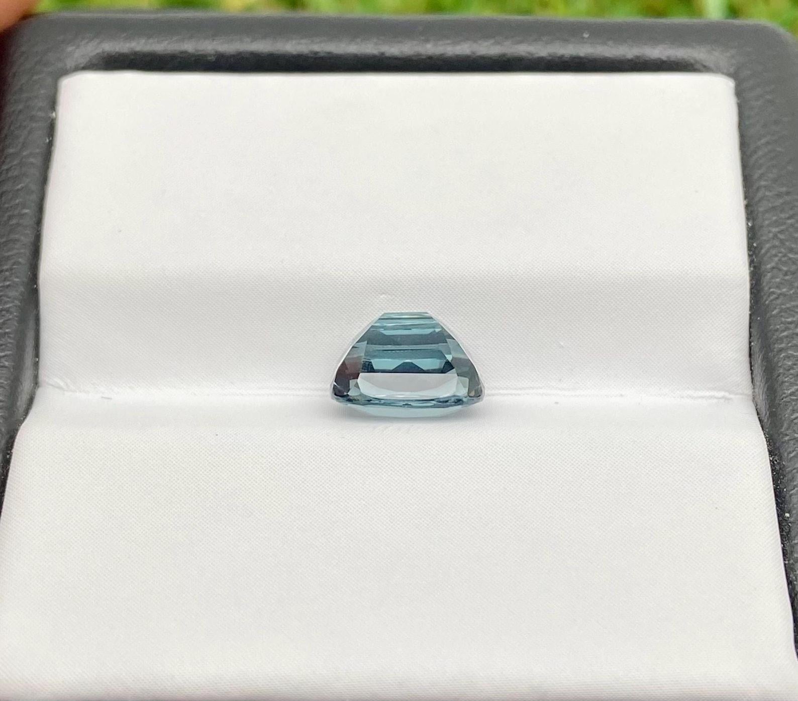 da uomo o donna Gemma sciolta di Spinello grigio-blu naturale da 2.06 ct. Alta qualità, Cuscino, Tanzania in vendita
