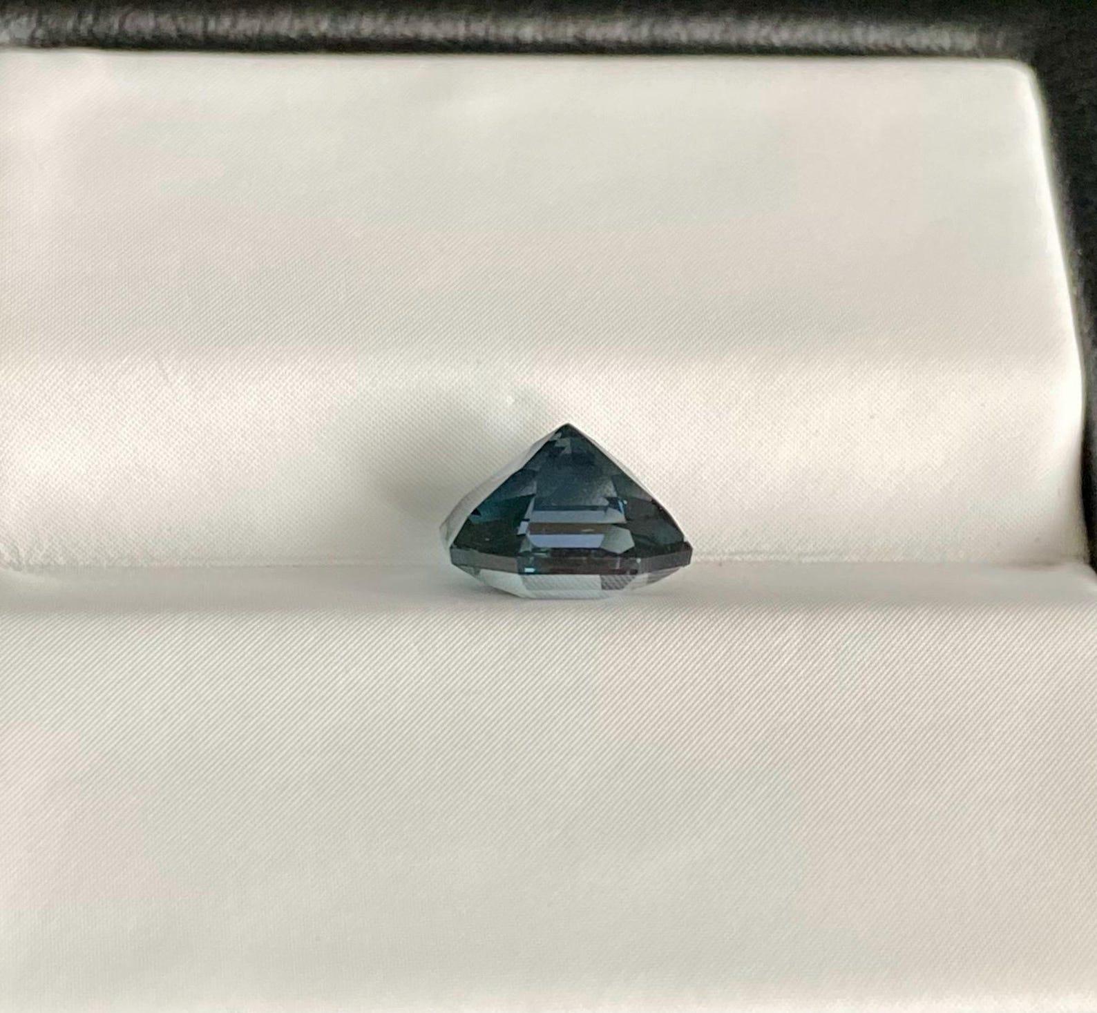 Natürlicher grau-blauer Spinell lose Edelstein 2,09 ct. Hochwertiges, Achteck, Tansania im Angebot 4