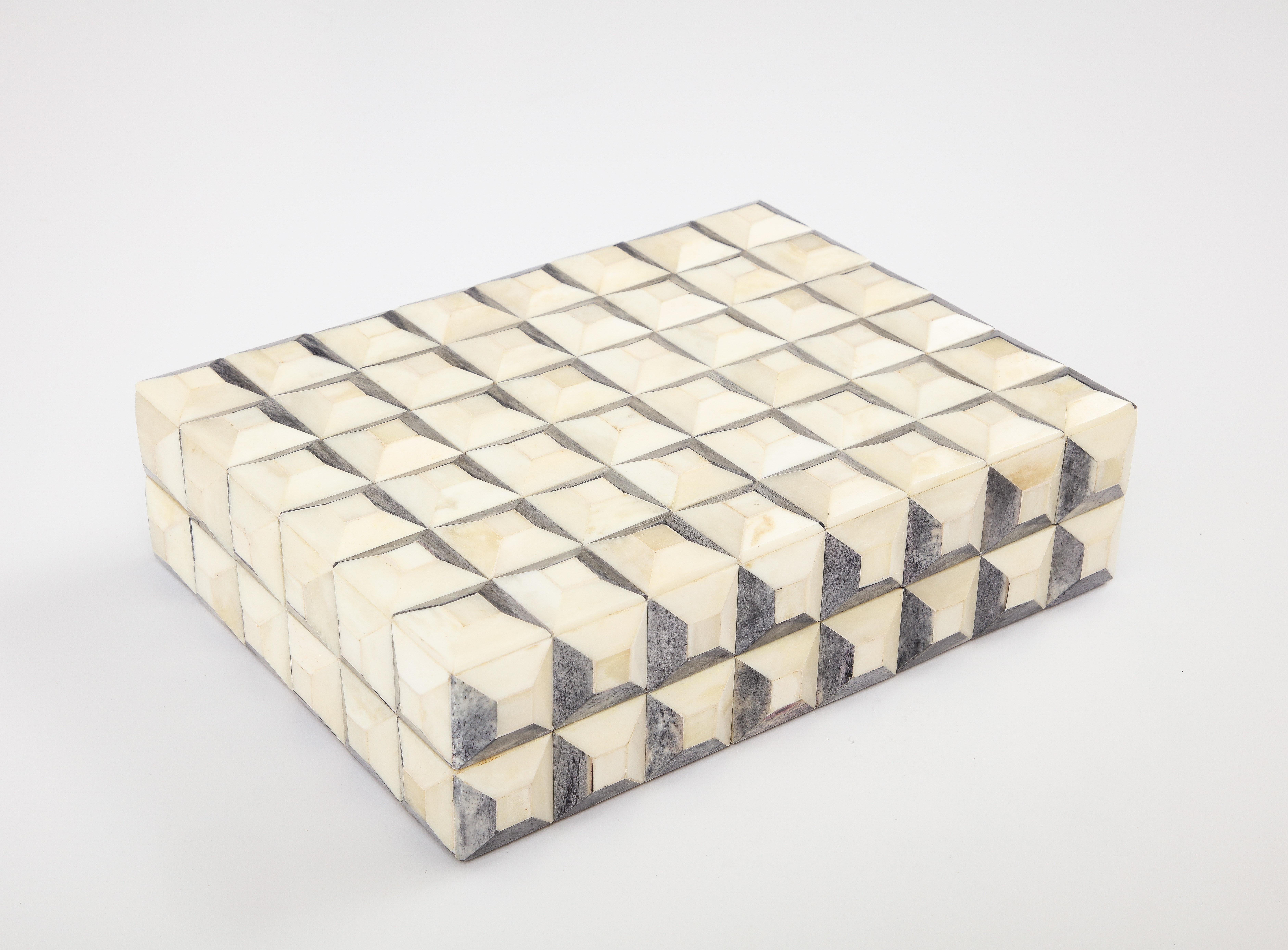 Espagnol Boîte à carreaux géométrique en os gris naturel en vente