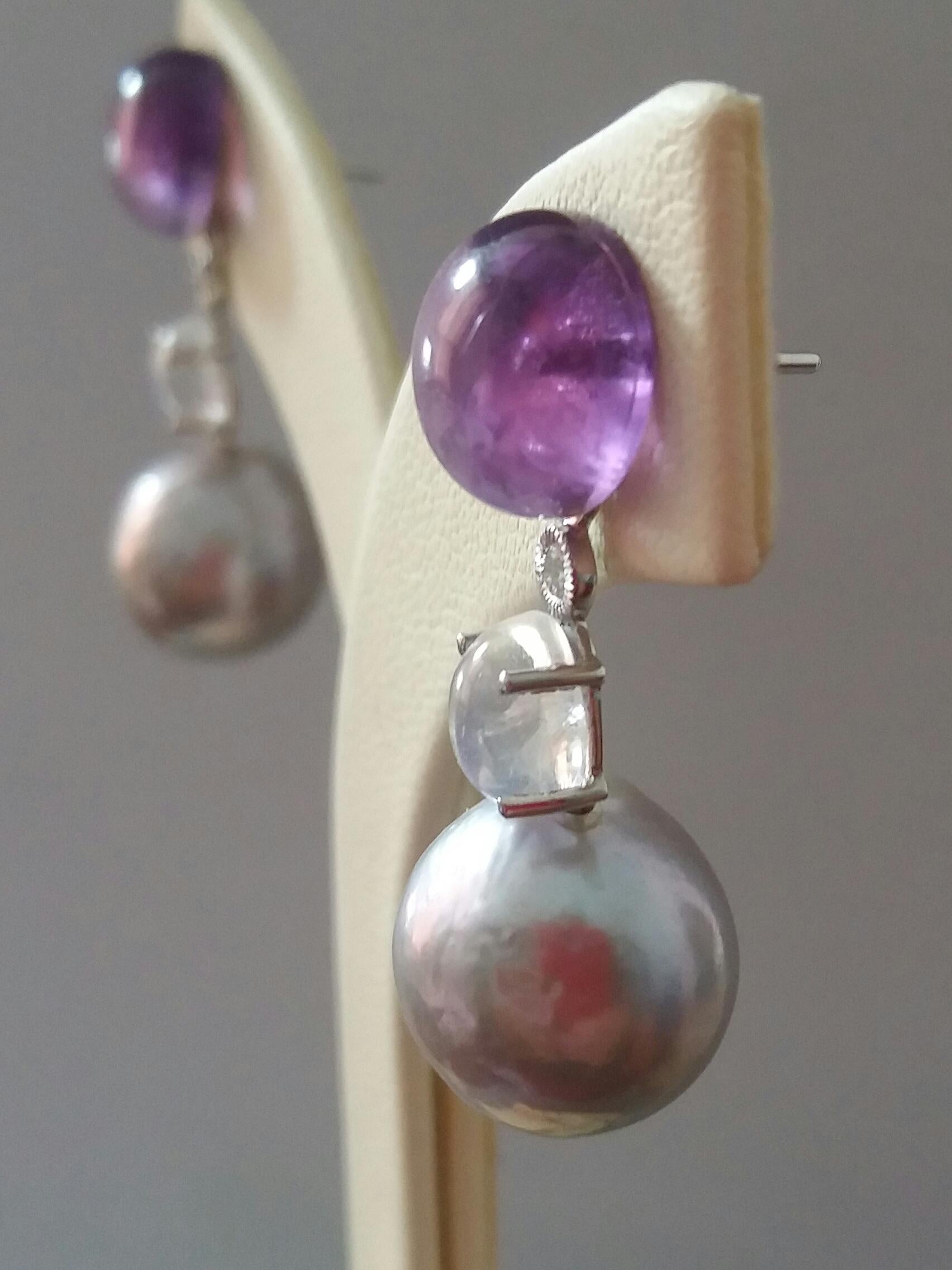 Natural Grey Color Baroque Pearls Amethyst Moonstone Diamond 14K Gold Earrings In Good Condition For Sale In Bangkok, TH