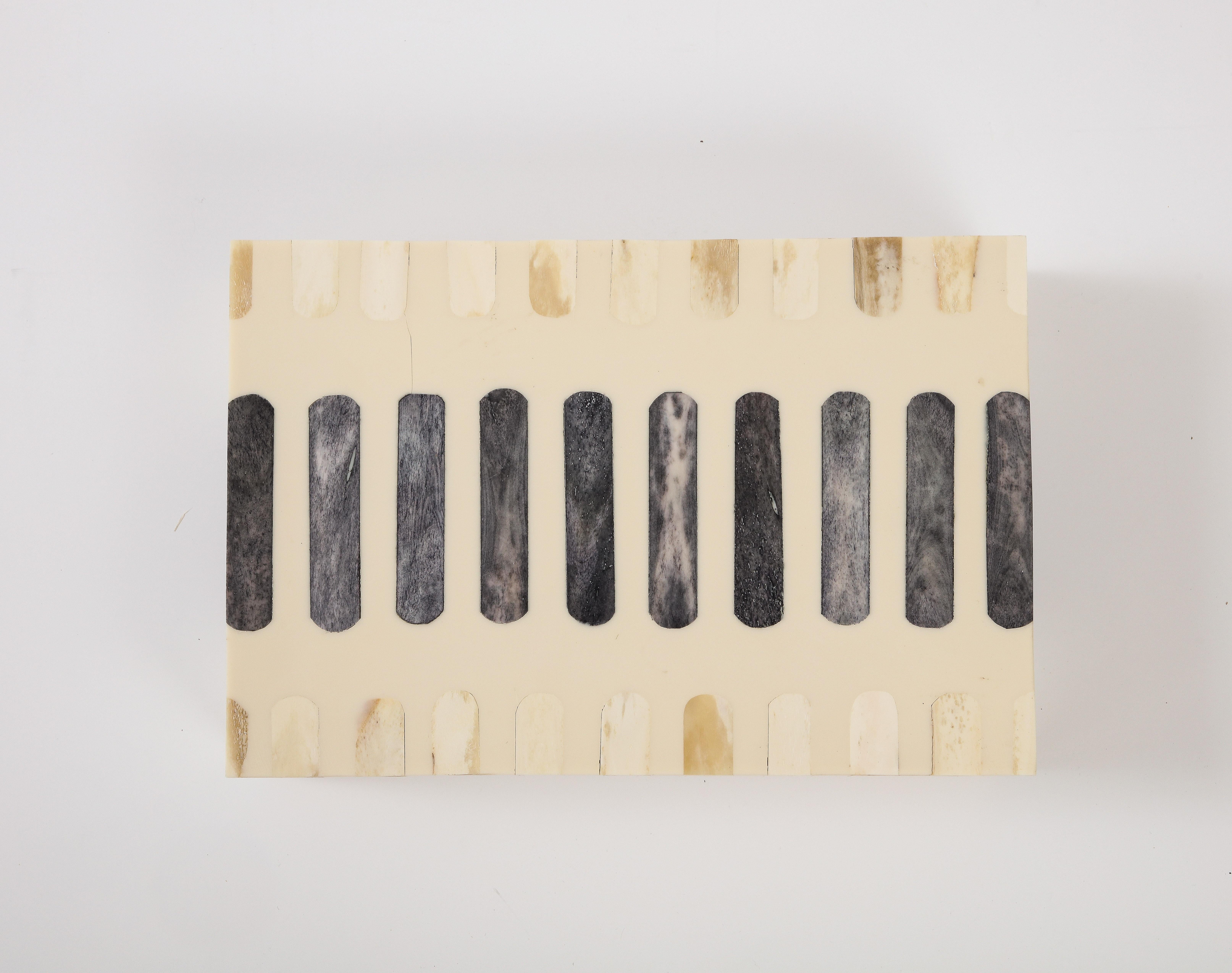 Caja de incrustaciones oblongas gris, natural Siglo XXI y contemporáneo en venta