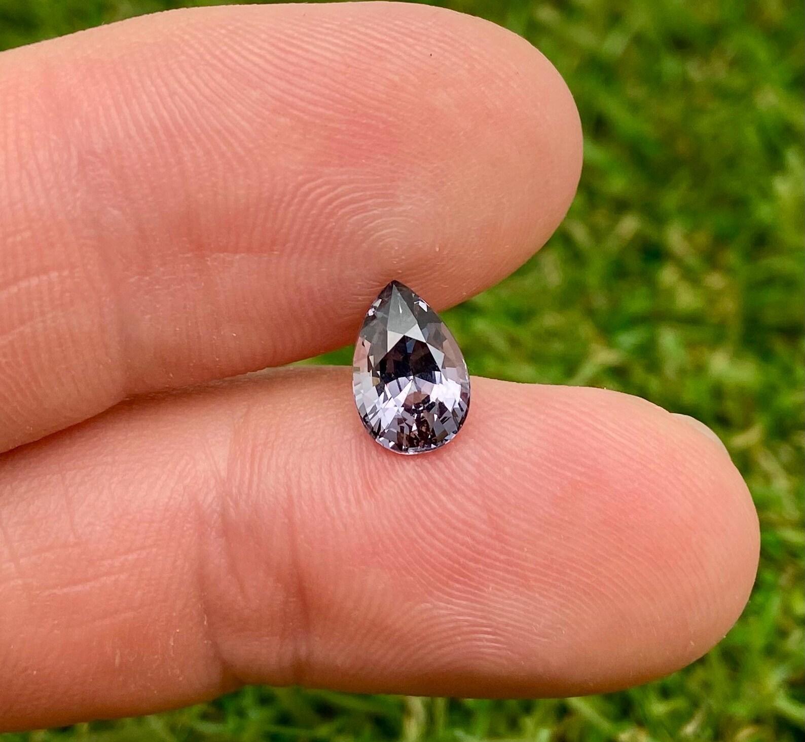 Gema suelta natural Espinela Gris-Púrpura 2,07 ct, Origen Tanzania, Certificado en venta 5