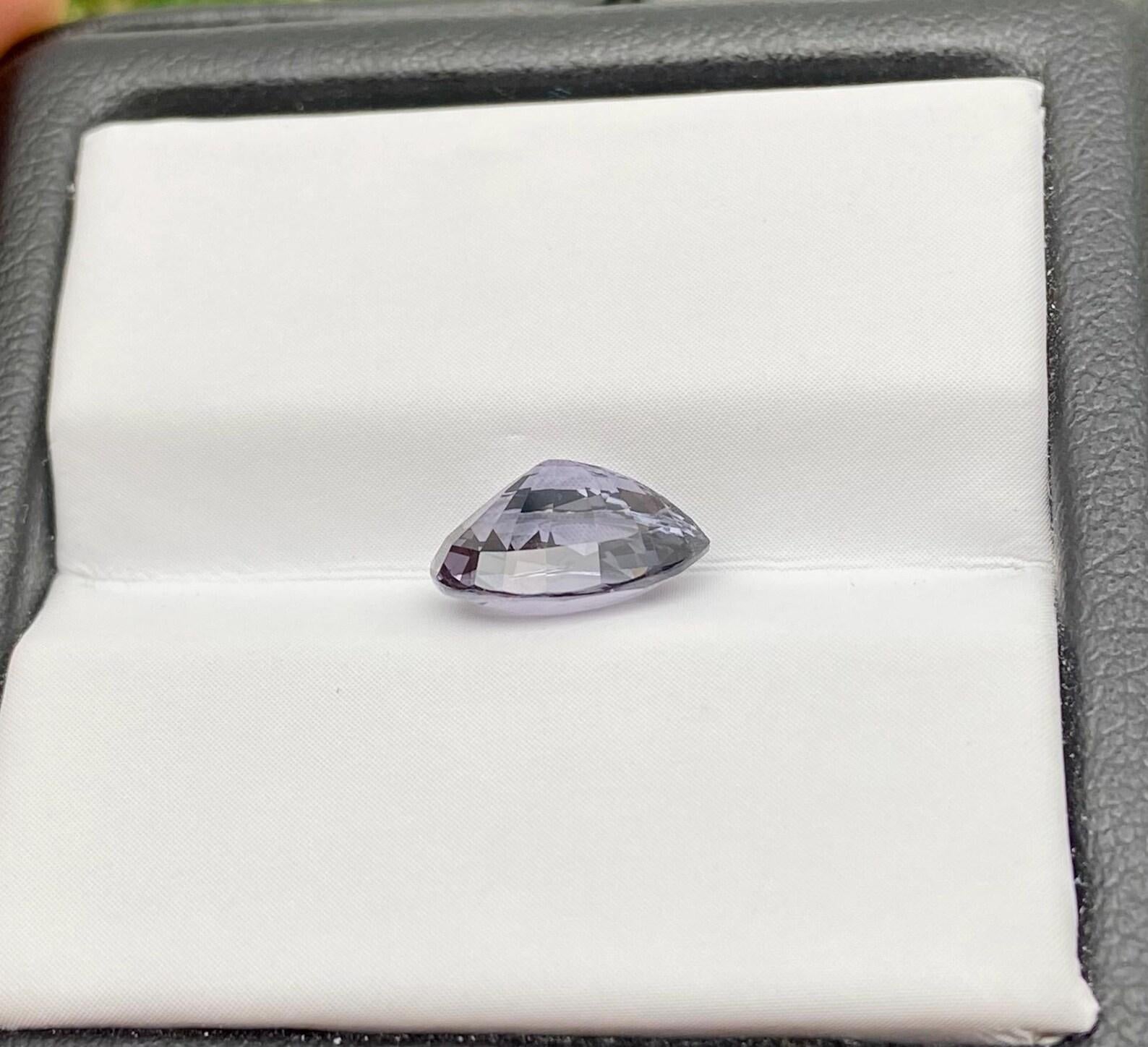 Gema suelta natural Espinela Gris-Púrpura 2,07 ct, Origen Tanzania, Certificado en venta 1