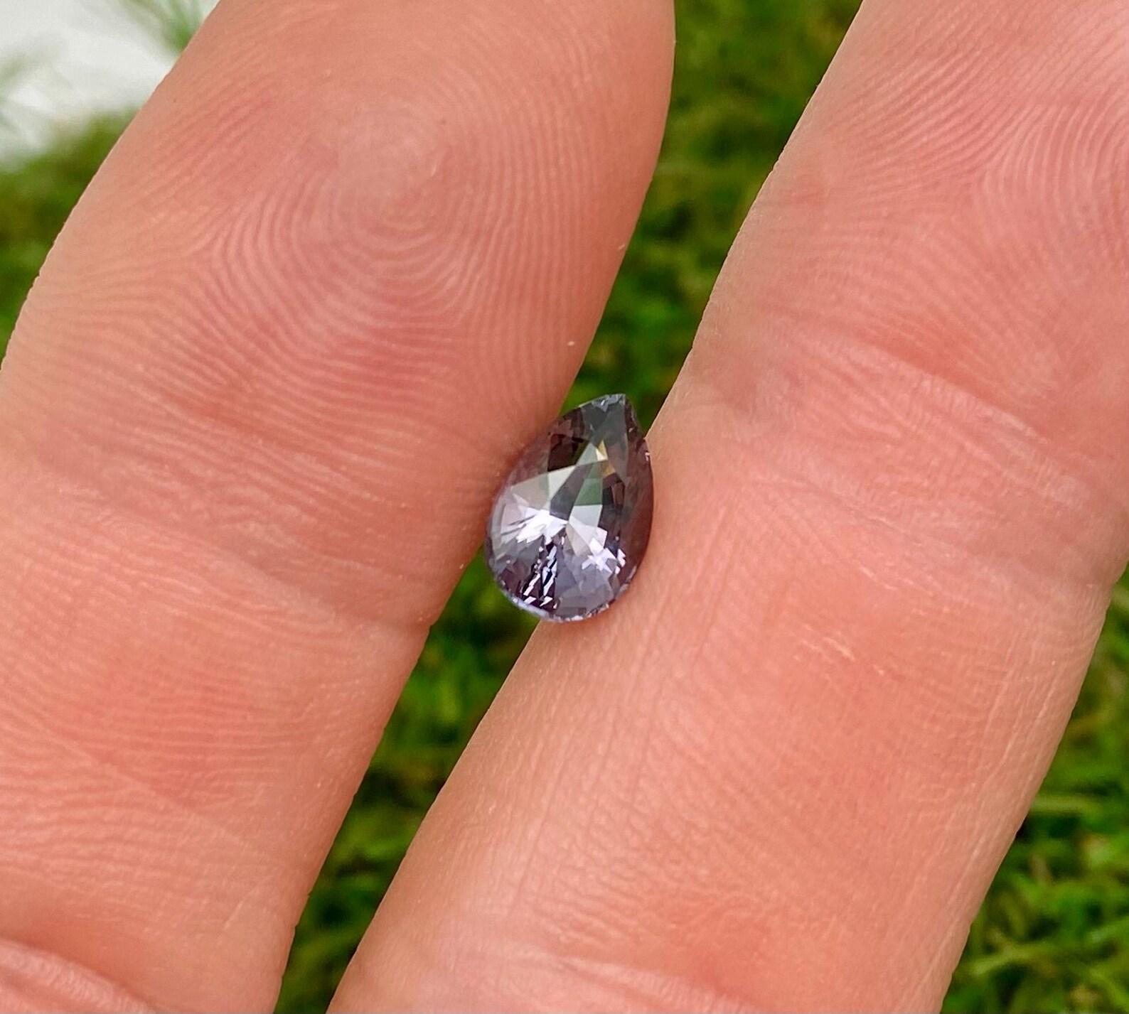 Gema suelta natural Espinela Gris-Púrpura 2,07 ct, Origen Tanzania, Certificado en venta 2