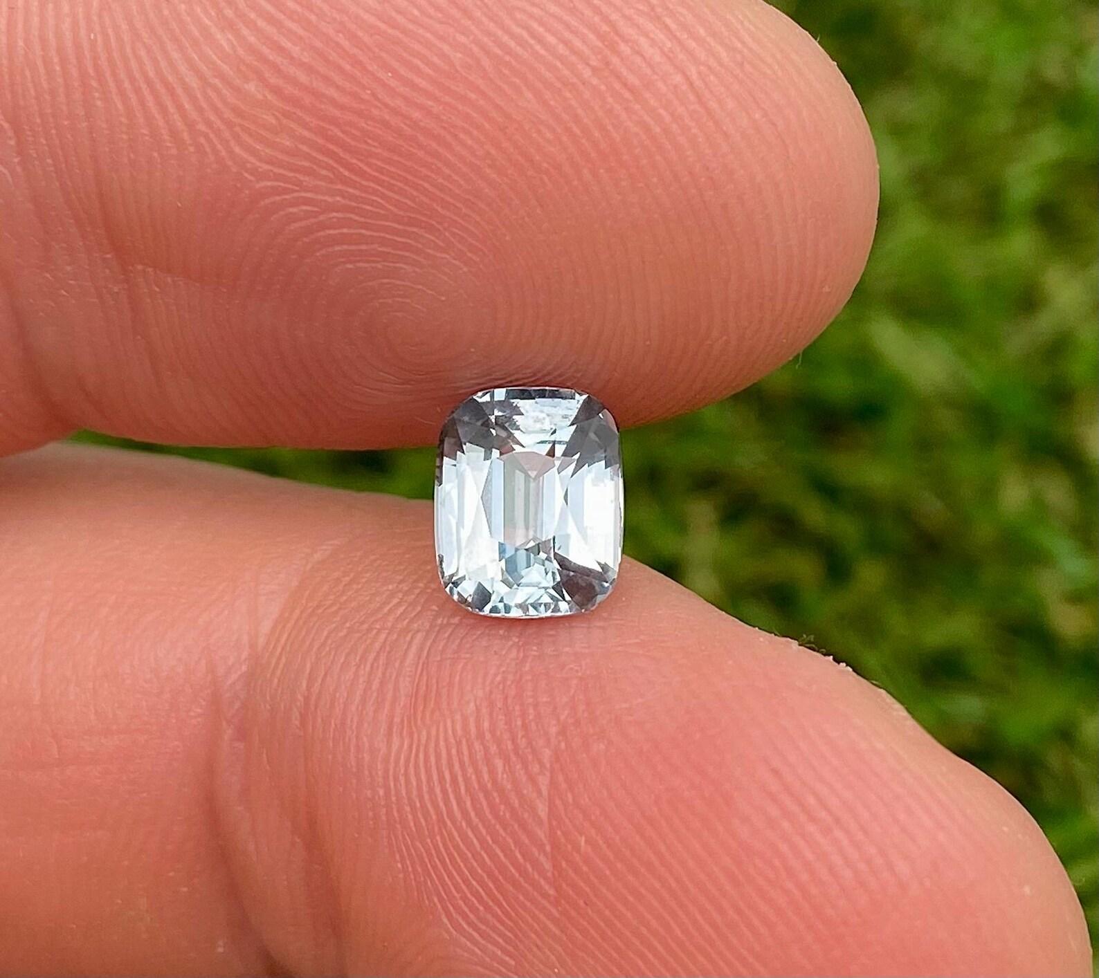 Pierre précieuse non sertie de 2,03 carats, de haute qualité, taille coussin, Tanzanie en vente 6