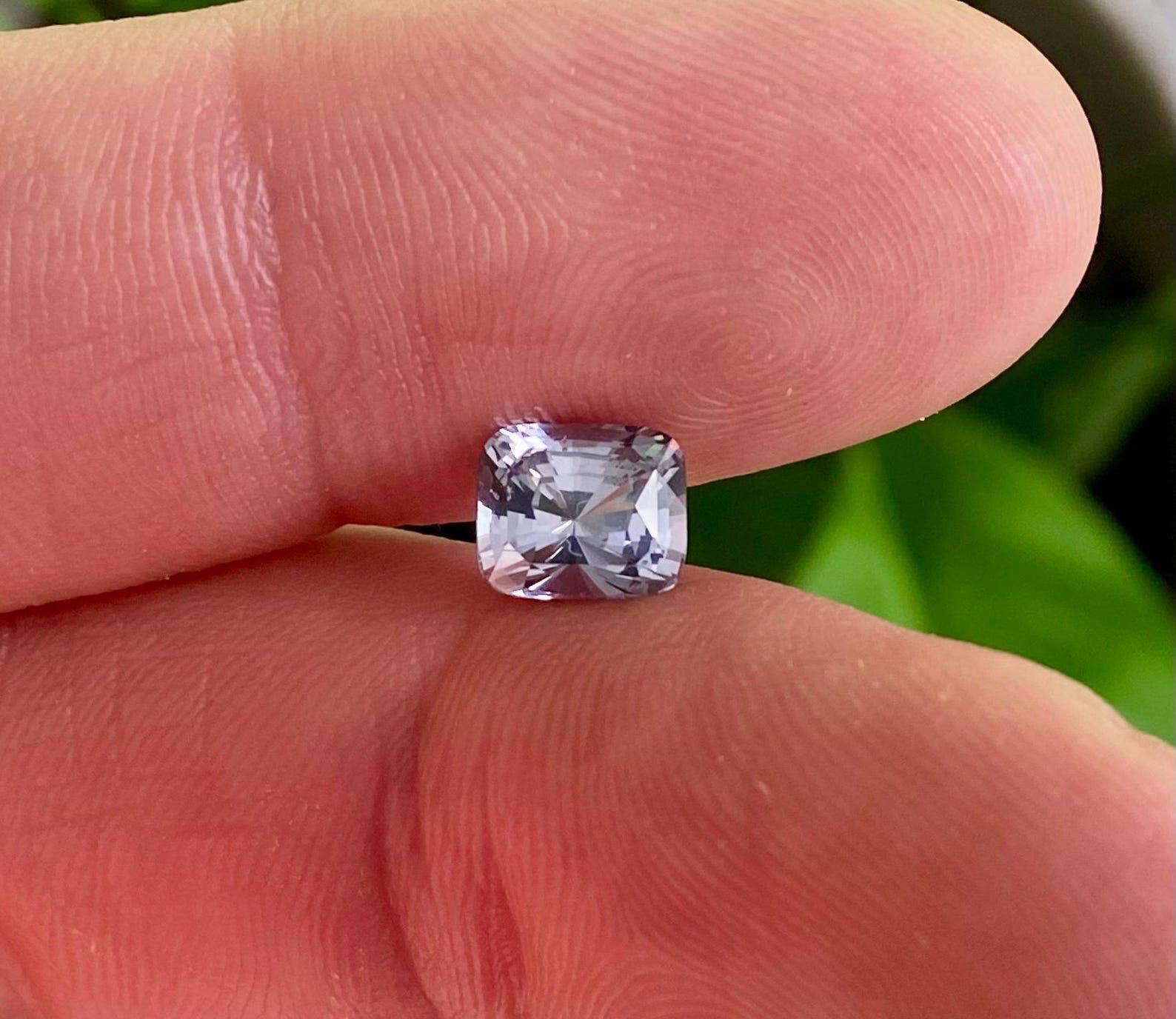 da uomo o donna Gemma sciolta di Spinello Grigio Nature da 2,06 ct. Alta qualità, Tanzania, Certificato in vendita
