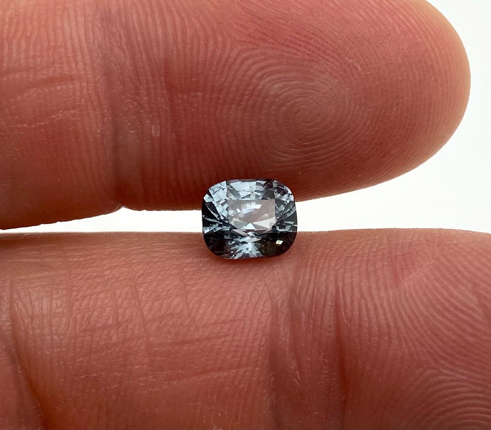da uomo o donna Gemma sciolta di Spinello Grigio Nature 2,07 ct., Alta qualità, Certificato CFCO in vendita