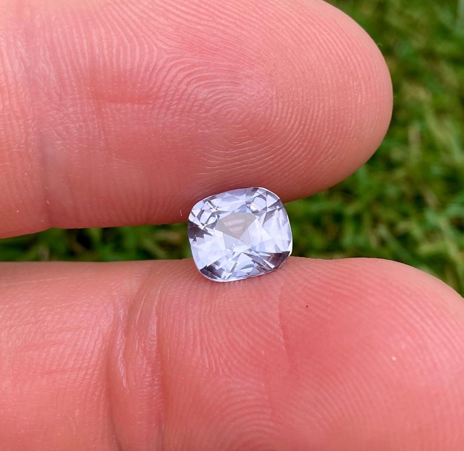 Natürlicher grauer Spinell, loser Edelstein 2.11 Karat, hohe Qualität, Kissenschliff, Tansania im Angebot 2