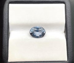 Spinello grigio naturale sciolto 2.33 ct., Alta qualità, Taglio ovale, Tanzania