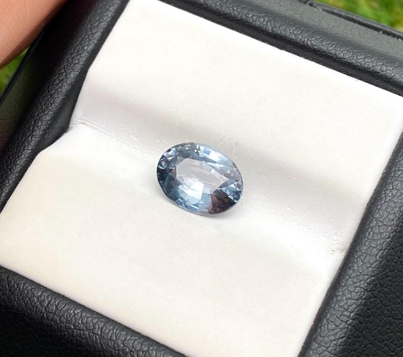 Natürlicher grauer Spinell, loser Edelstein, 2,33 Karat, hohe Qualität, Ovalschliff, Tansania im Zustand „Neu“ im Angebot in Daugavpils, LV