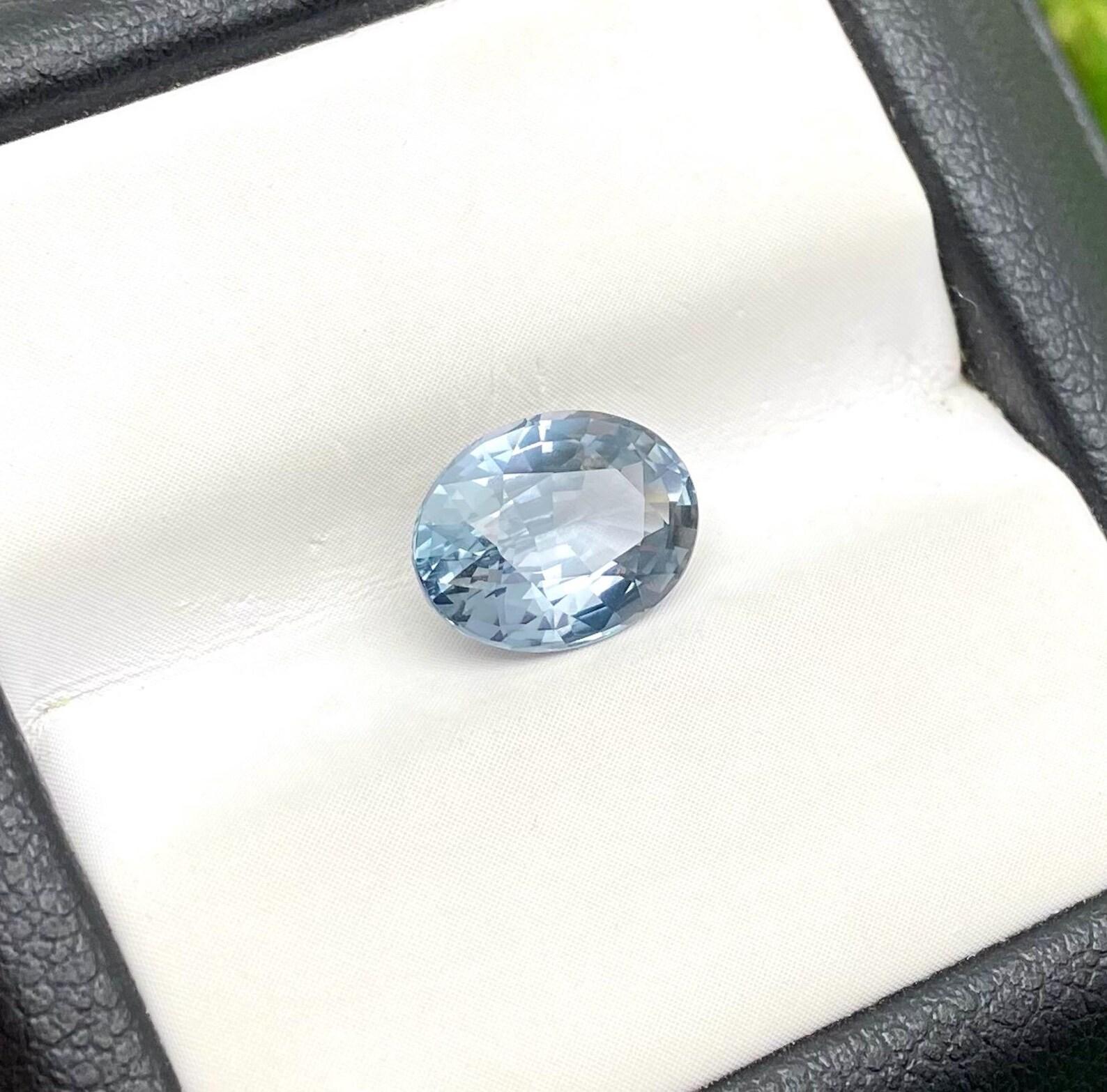 Natürlicher grauer Spinell, loser Edelstein, 2,33 Karat, hohe Qualität, Ovalschliff, Tansania im Angebot 1