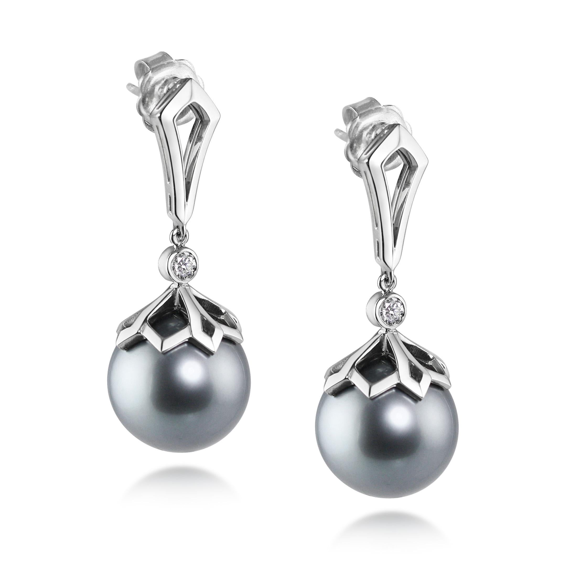 Modern Natural Grey Tahitian Pearl and Diamond 18 Karat White Gold Earrings For Sale