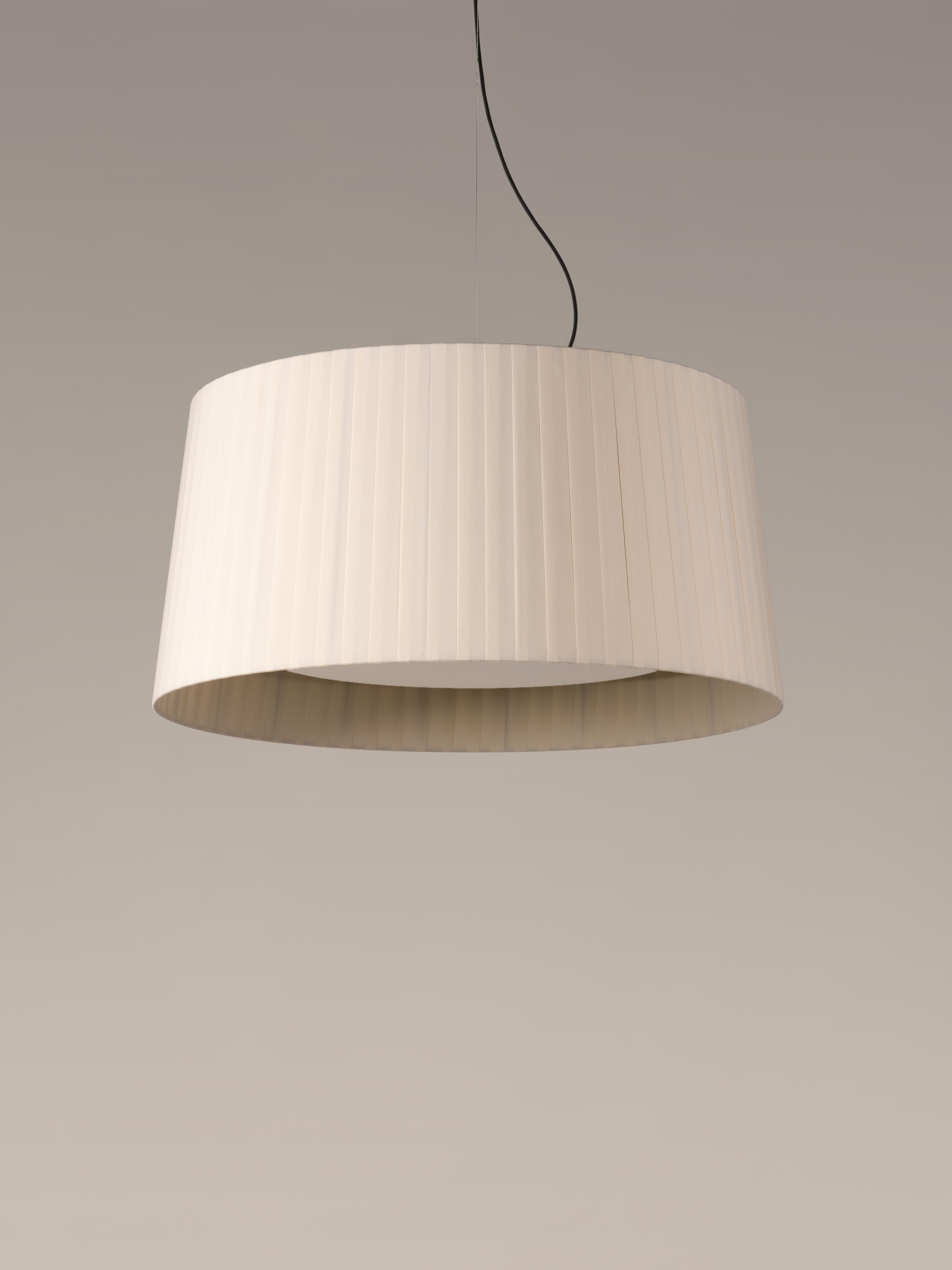 Natural GT7 Pendant Lamp by Santa & Cole.
Dimensions: D 90 x H 44 cm.
Materials: Metal, ribbon.
Available in other colors.

Designed for intermediate volumes and domestic areas, GT7 is larger, requiring a reinforced structure that adds a metal