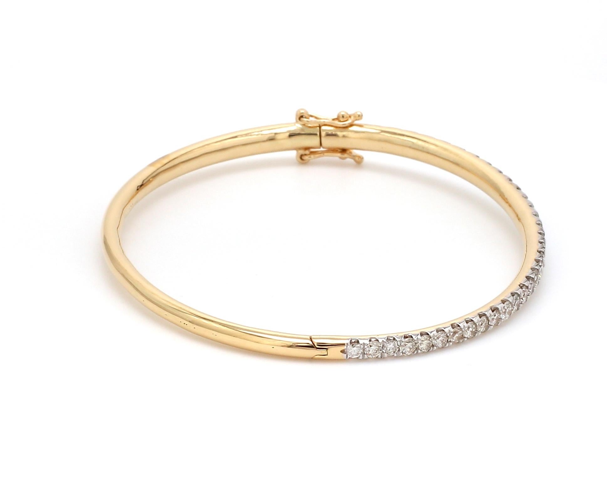 Taille ronde Bracelet jonc d'éternité en or jaune 14 carats avec diamants naturels H/SI de 1,8 carat en vente