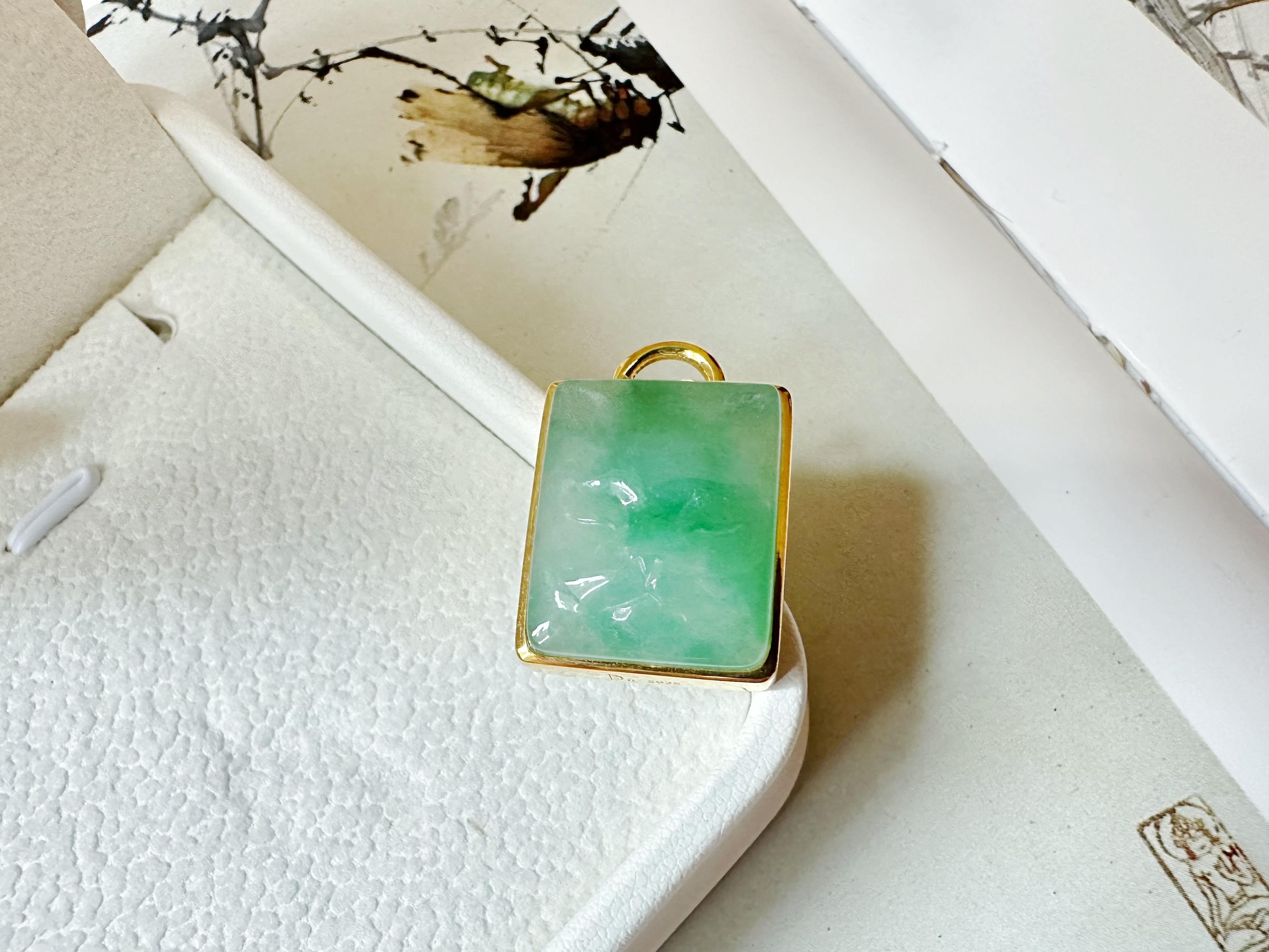 da uomo o donna Ciondolo di giada naturale certificata, scolpita a mano, di colore verde vivo, color oro e argento. in vendita