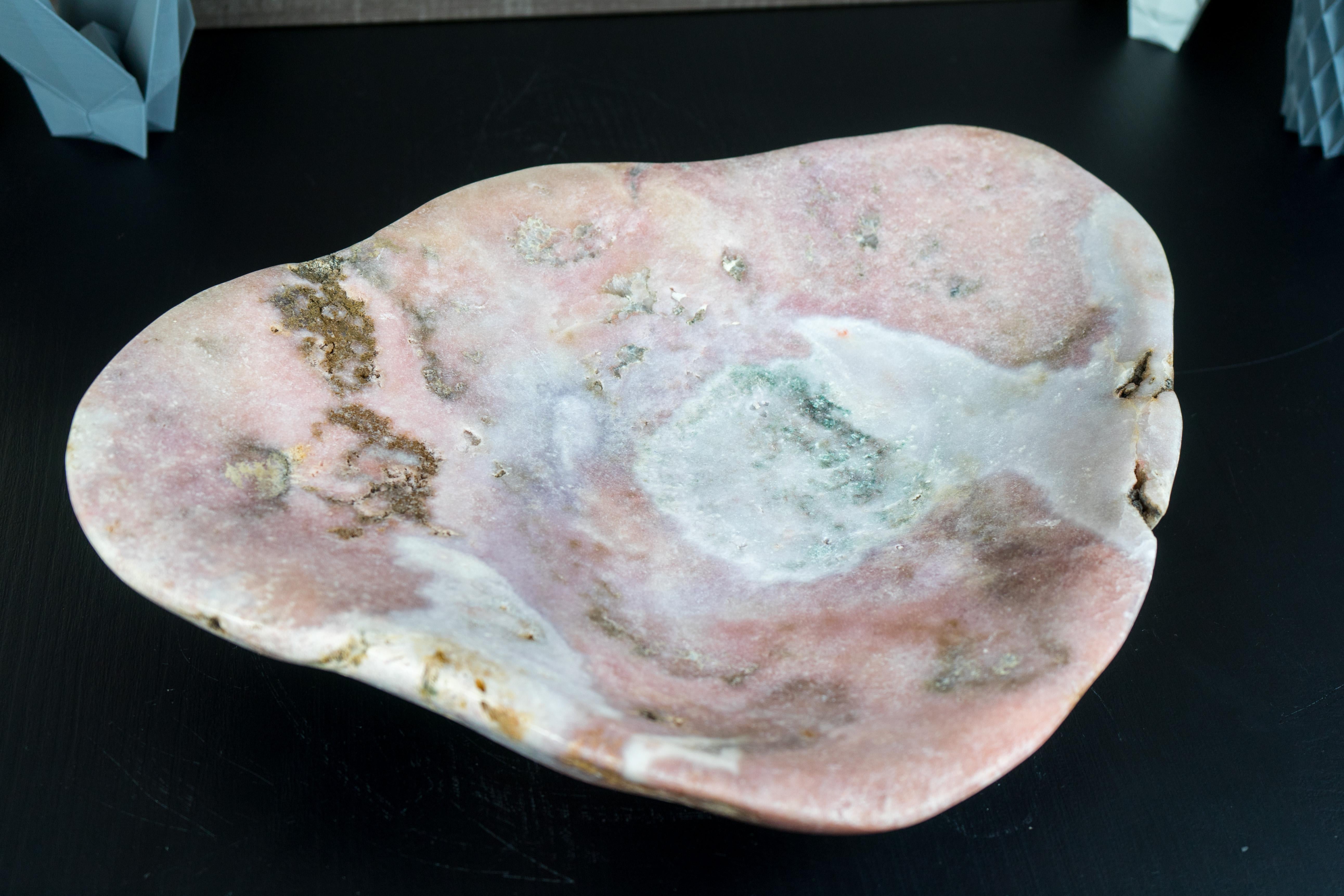 Natural Hand Carved Pink Amethyst Crystal Bowl In New Condition For Sale In Ametista Do Sul, BR