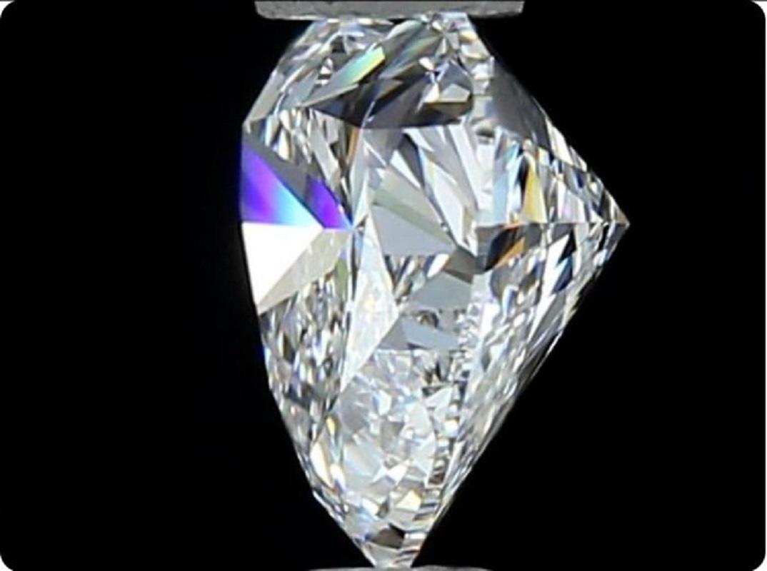 Heart Cut Natural Heart Brilliant Diamond in a 1.00 Carat E VVS2, IGI Cert