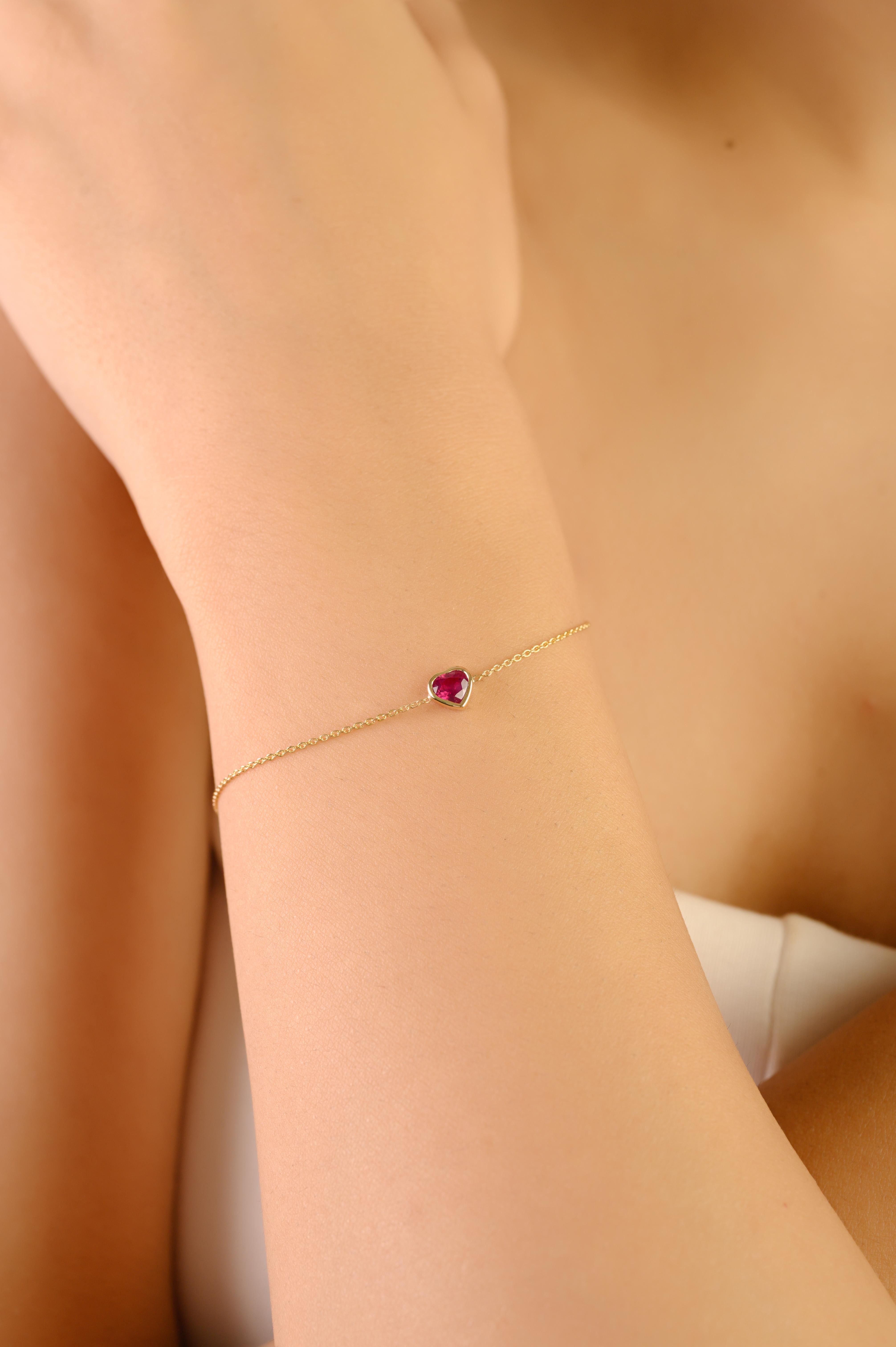 Taille cœur Bracelet en or jaune 14K serti d'un rubis naturel taillé en cœur Bijoux fins en vente