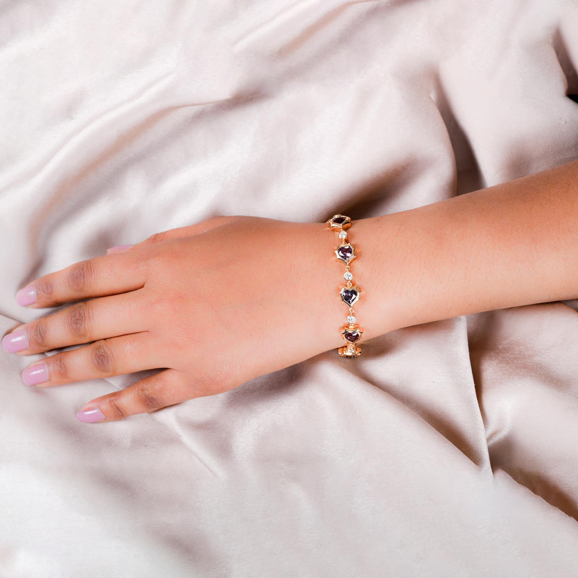 Bracelet à bascule en or jaune 18 carats avec spinelles en forme de cœurs naturels multicolores SI/H diamants Pour femmes en vente