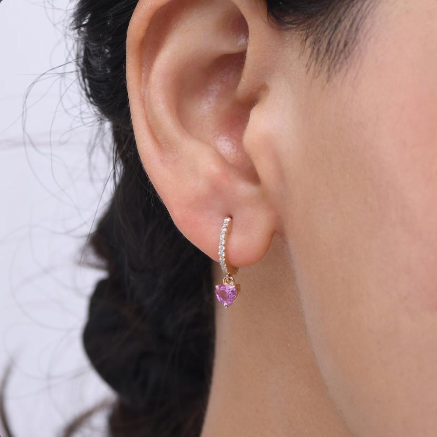 Boucles d'oreilles en or 18k saphir rose et diamant en forme de coeur naturel Neuf - En vente à New York, NY